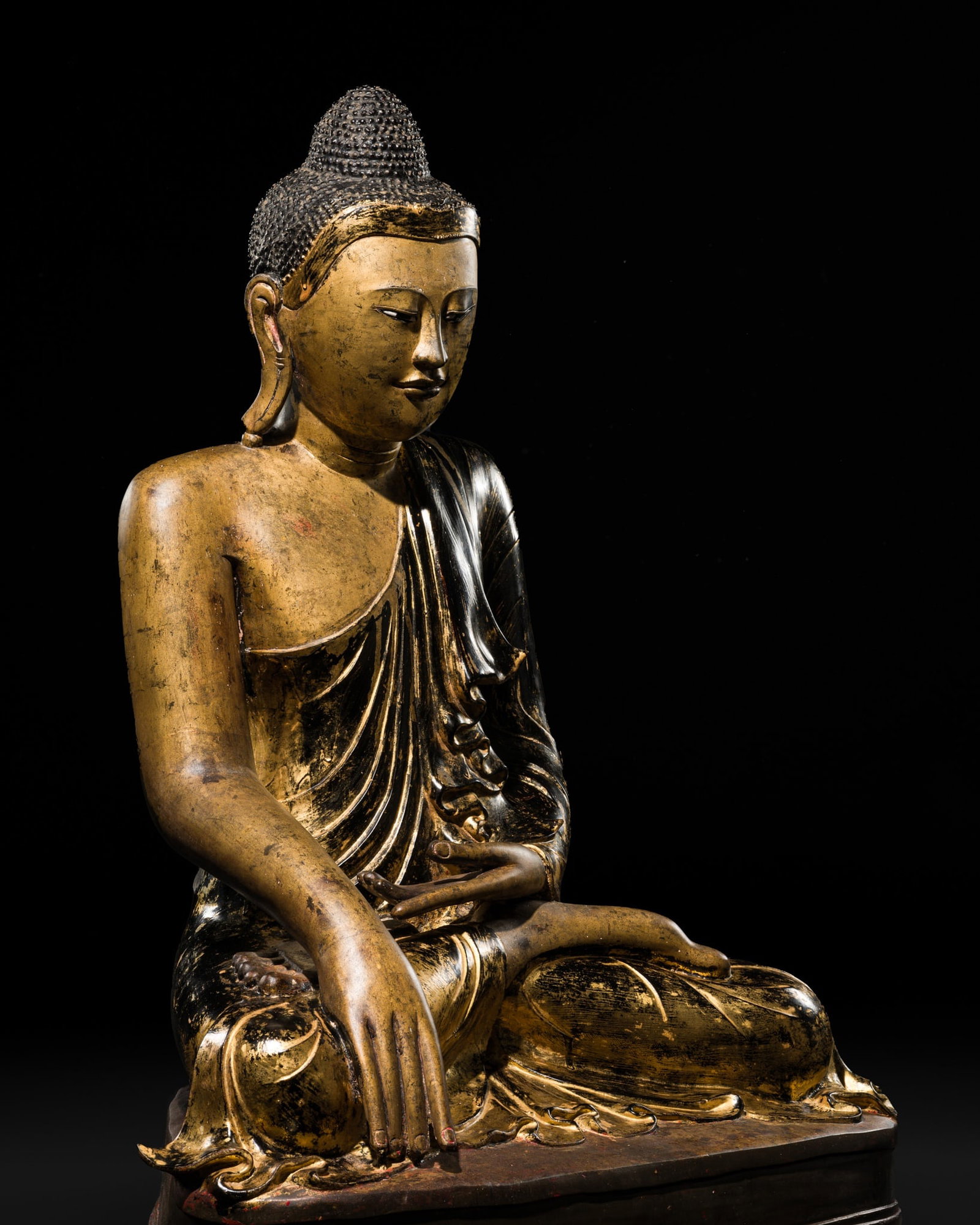 A LARGE AND IMPRESSIVE GILT-LACQUER BRONZE FIGURE OF BUDDHA SHAKYAMUNI, MANDALAY PERIOD (1 of 11)
