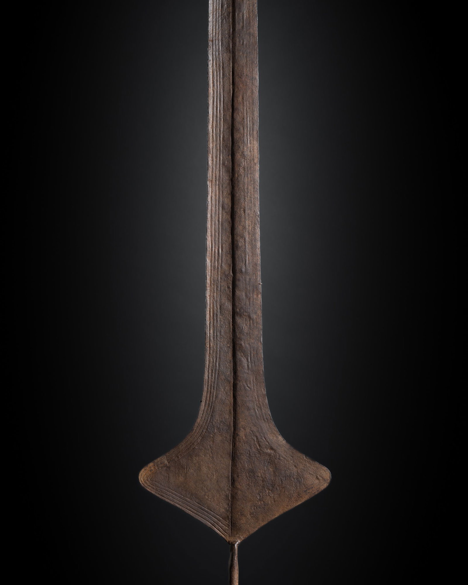 A VERY LARGE (160 CM) IRON CURRENCY BLADE, LIGANDA, TOPOKE, CIRCA 1900: A VERY LARGE (160 CM) IRON CURRENCY BLADE, LIGANDA, TOPOKE, CIRCA 1900 External Expert Authentication: This lot was authenticated by Prof. Erwin Melchardt, who confirms the attribution and dating abov