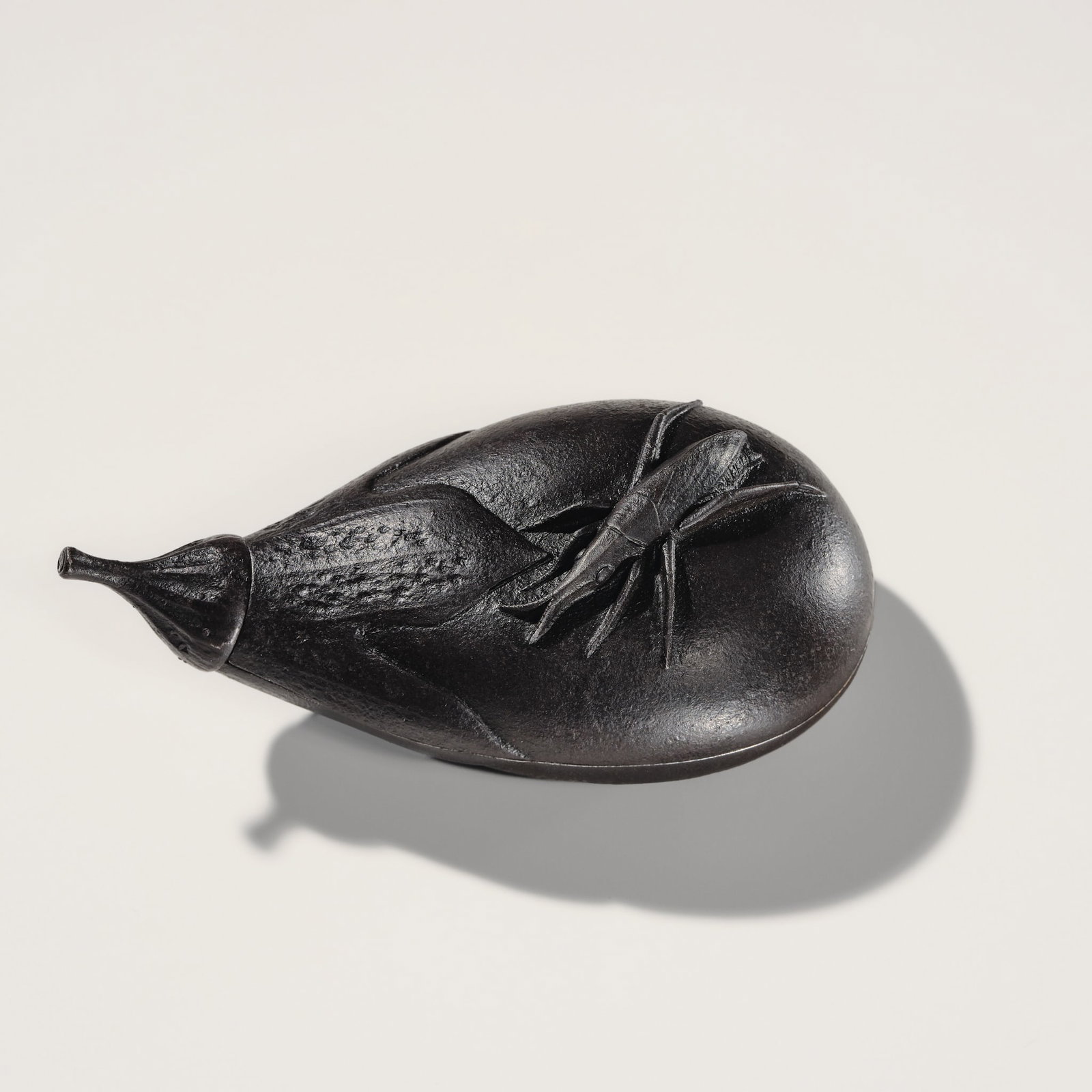 MYOCHIN MUNETSUGU: A RARE IRON ‘EGGPLANT AND KAMAKIRI-MUSHI’ KOGO (INCENSE BOX): MYOCHIN MUNETSUGU: A RARE IRON ‘EGGPLANT AND KAMAKIRI-MUSHI’ KOGO (INCENSE BOX) By Myochin Munetsugu, signed Myochin Munetsugu Japan, Owari Province, 19th century, late Edo period (1615-18