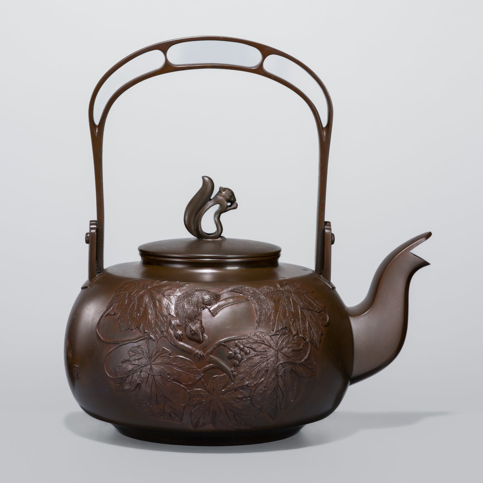 SUETAKO SEIHO: A BRONZE ‘SQUIRRELS AMID FRUITING GRAPEVINES’ TETSUBIN (TEA KETTLE) (1 of 18)