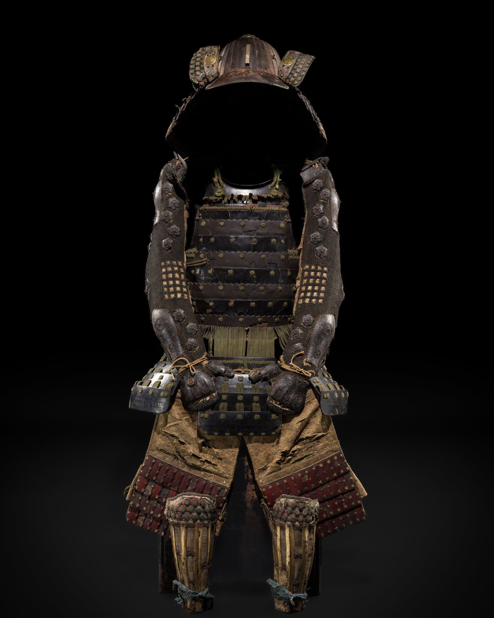 A FINE INCOMPLETE CUIRASS ARMOR AND SUJIBACHI KABUTO: A FINE INCOMPLETE CUIRASS ARMOR AND SUJIBACHI KABUTO Japan, 17th-18th century, Edo period (1615-1868) Comprising lacquered-iron elements predominantly laced in green, mounted on gold brocade, an
