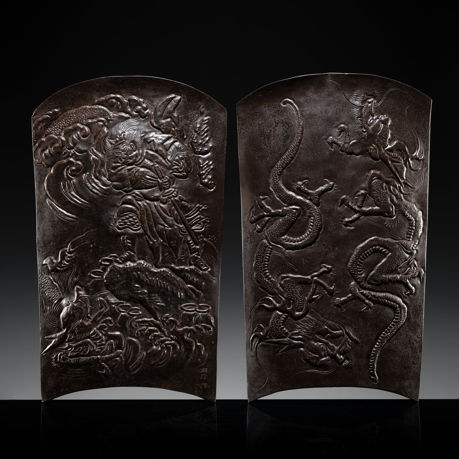 MYOCHIN: A LARGE AND IMPRESSIVE PAIR OF IRON UCHIDASHI CEREMONIAL’SUSANOO-NO-MIKOTE AND: MYOCHIN: A LARGE AND IMPRESSIVE PAIR OF IRON UCHIDASHI CEREMONIAL’SUSANOO-NO-MIKOTE AND DRAGONS’ ARMOR PLATES By a member of the Myochin family, signed Myochin saku Japan, 18th-19th centur