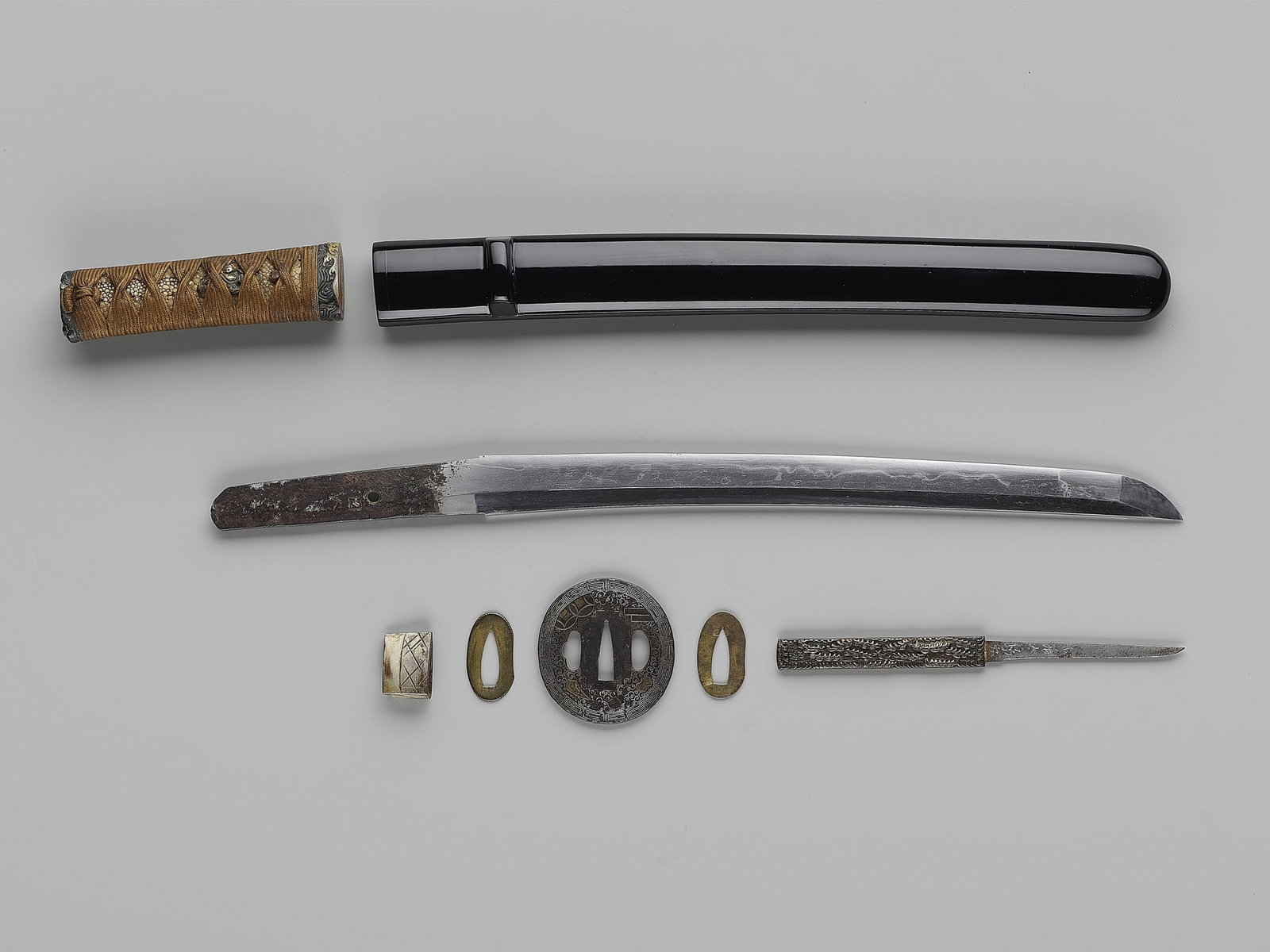KUNIHISA: A KO-WAKIZASHI IN KOSHIRAE (1 of 12)