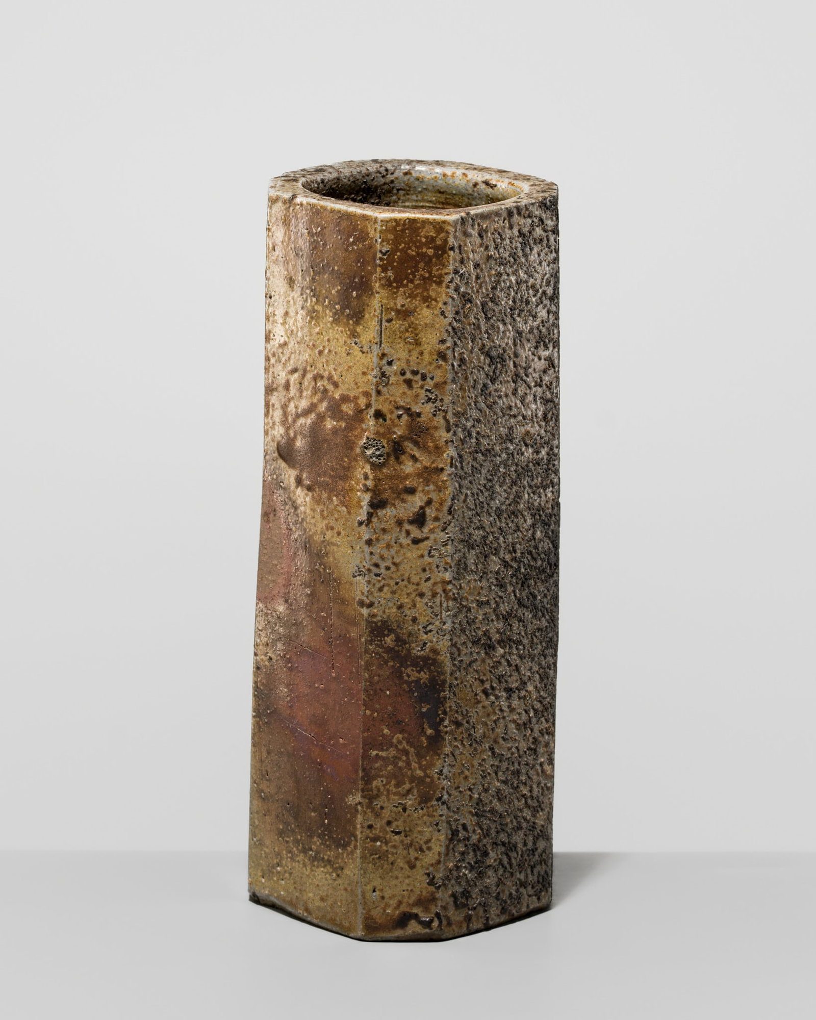 † ISEZAKI MITSURU: A BIZEN-STYLE STONEWARE FACETED FLOWER VASE: † ISEZAKI MITSURU: A BIZEN-STYLE STONEWARE FACETED FLOWER VASE By Isezaki Mitsuru (1934-2011), signed with the artist’s mark Japan, late 20th century, Showa (1926-1989) to Heisei period (1
