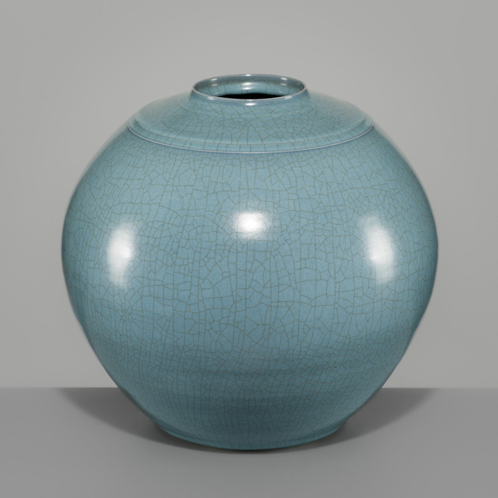 NAKASHIMA HIROSHI (LIVING NATIONAL TREASURE): A SUPERB RU-TYPE CELADON CRACKLE-GLAZED STONEWARE JAR (1 of 13)