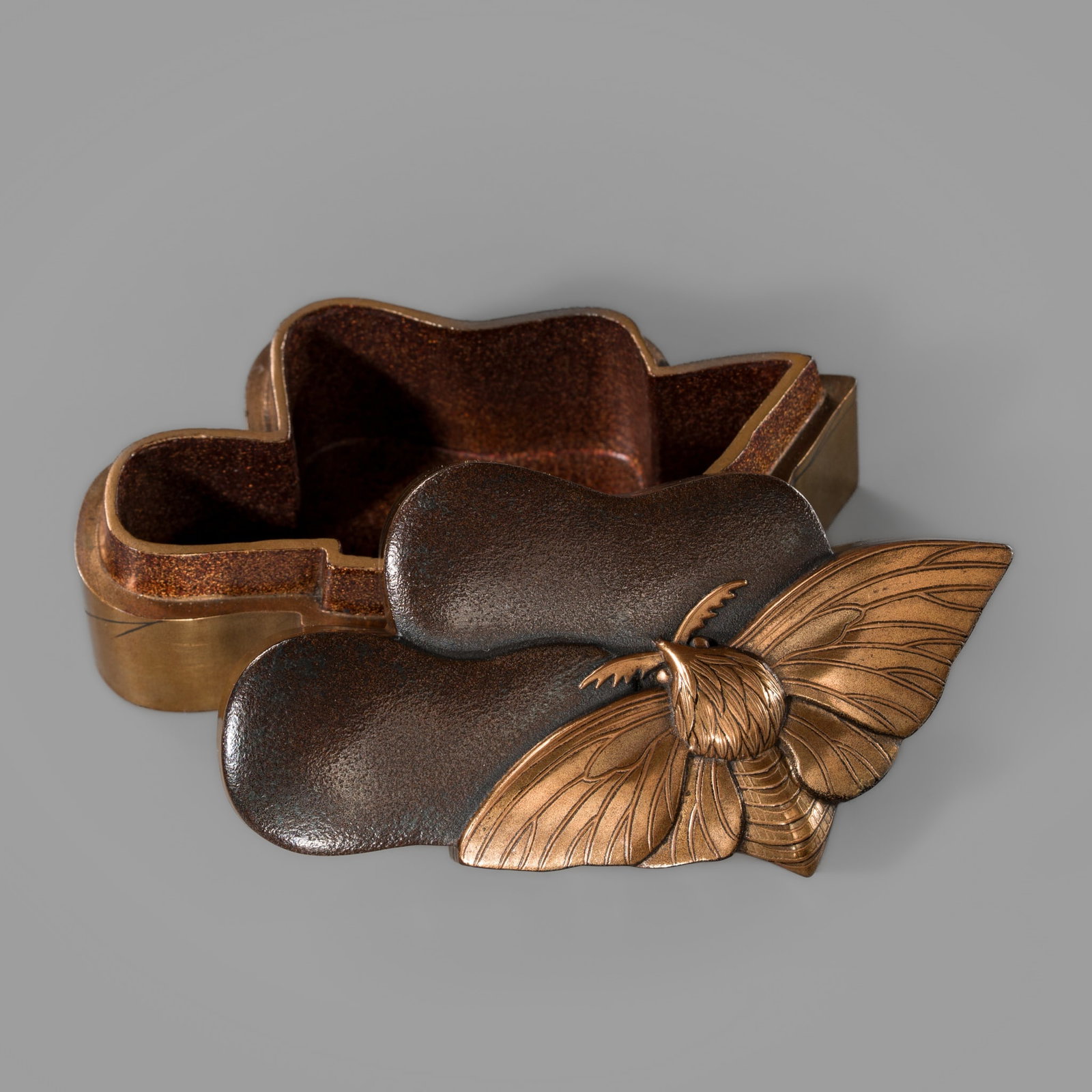 A FINE AND RARE ‘SILK MOTH’ LACQUER KOGO (INCENSE BOX) (1 of 11)