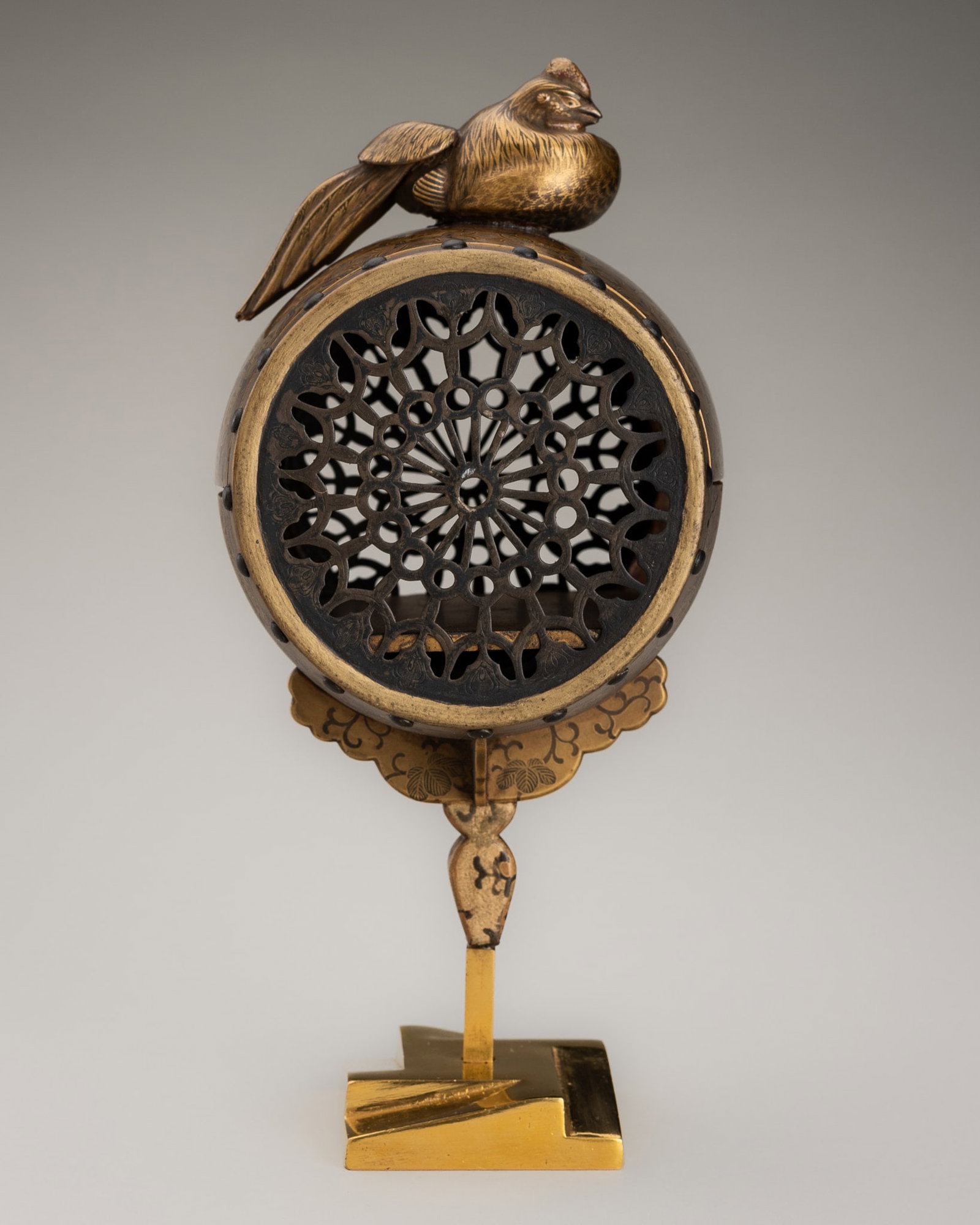 A GOLD LACQUER CRICKET CAGE IN THE SHAPE OF A DRUM AND ROOSTER: A GOLD LACQUER CRICKET CAGE IN THE SHAPE OF A DRUM AND ROOSTER Japan, 19th century The drum is decorated in gold and silver hiramaki-e with intricate ornamental patterns. The sides worked in openwork 