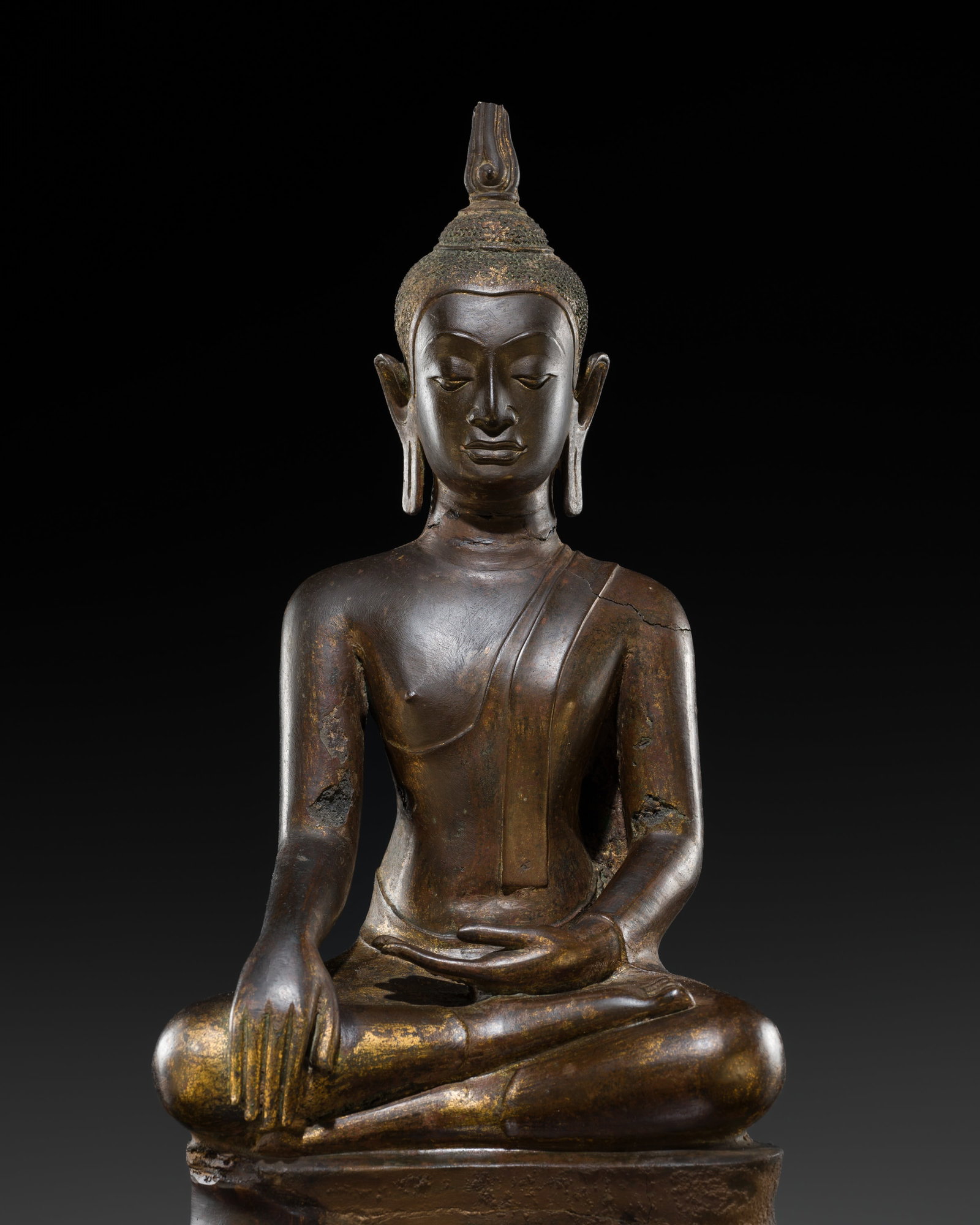 A BRONZE FIGURE OF BUDDHA, U-THONG B STYLE, 14TH-15TH CENTURY: A BRONZE FIGURE OF BUDDHA, U-THONG B STYLE, 14TH-15TH CENTURY This lot is from a single owner collection and is therefore offered without reserve Thailand. Seated in virasana on a shaped base, his rig