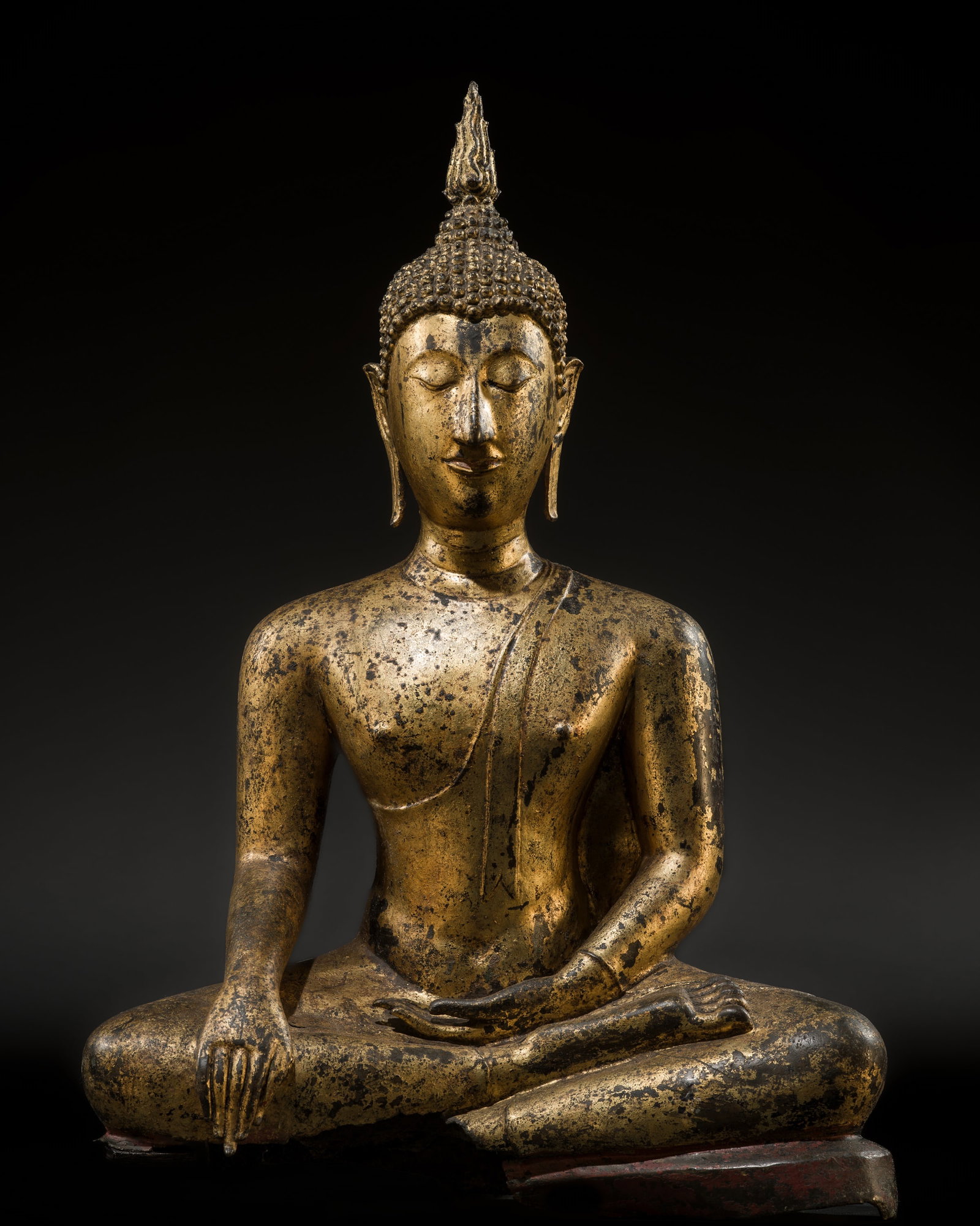 A LARGE AND MAGNIFICENT GILT BRONZE FIGURE OF BUDDHA MARAVIJAYA, SUKHOTHAI KINGDOM, 15TH CENTURY (1 of 18)