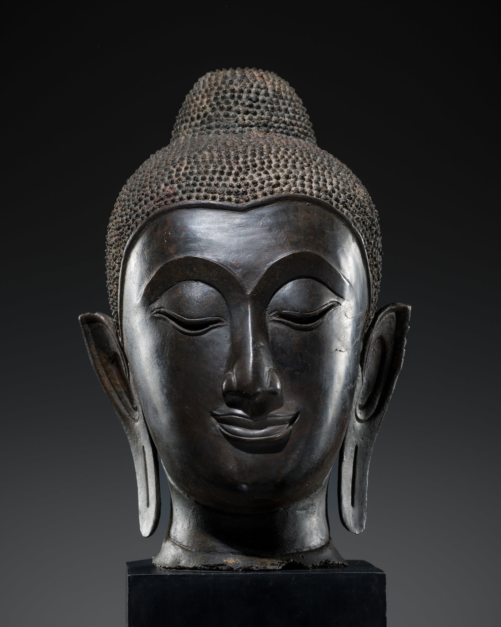 A BRONZE HEAD OF BUDDHA, AYUTTHAYA PERIOD, 17TH CENTURY (1 of 15)