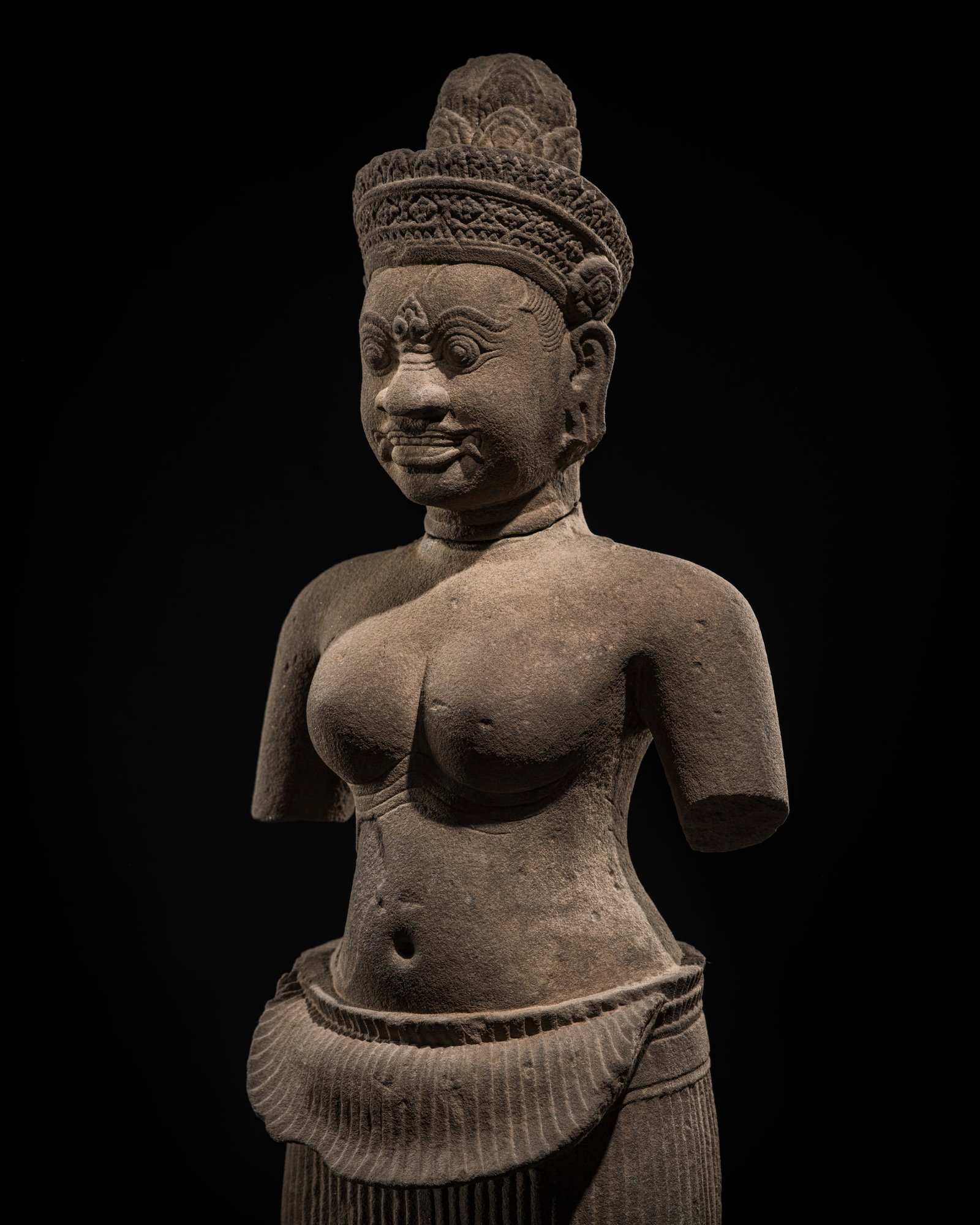 AN EXCEEDINGLY RARE SANDSTONE FIGURE OF A YAKSHINI, KOH KER STYLE, ANGKOR PERIOD, 10TH CENTURY (1 of 15)