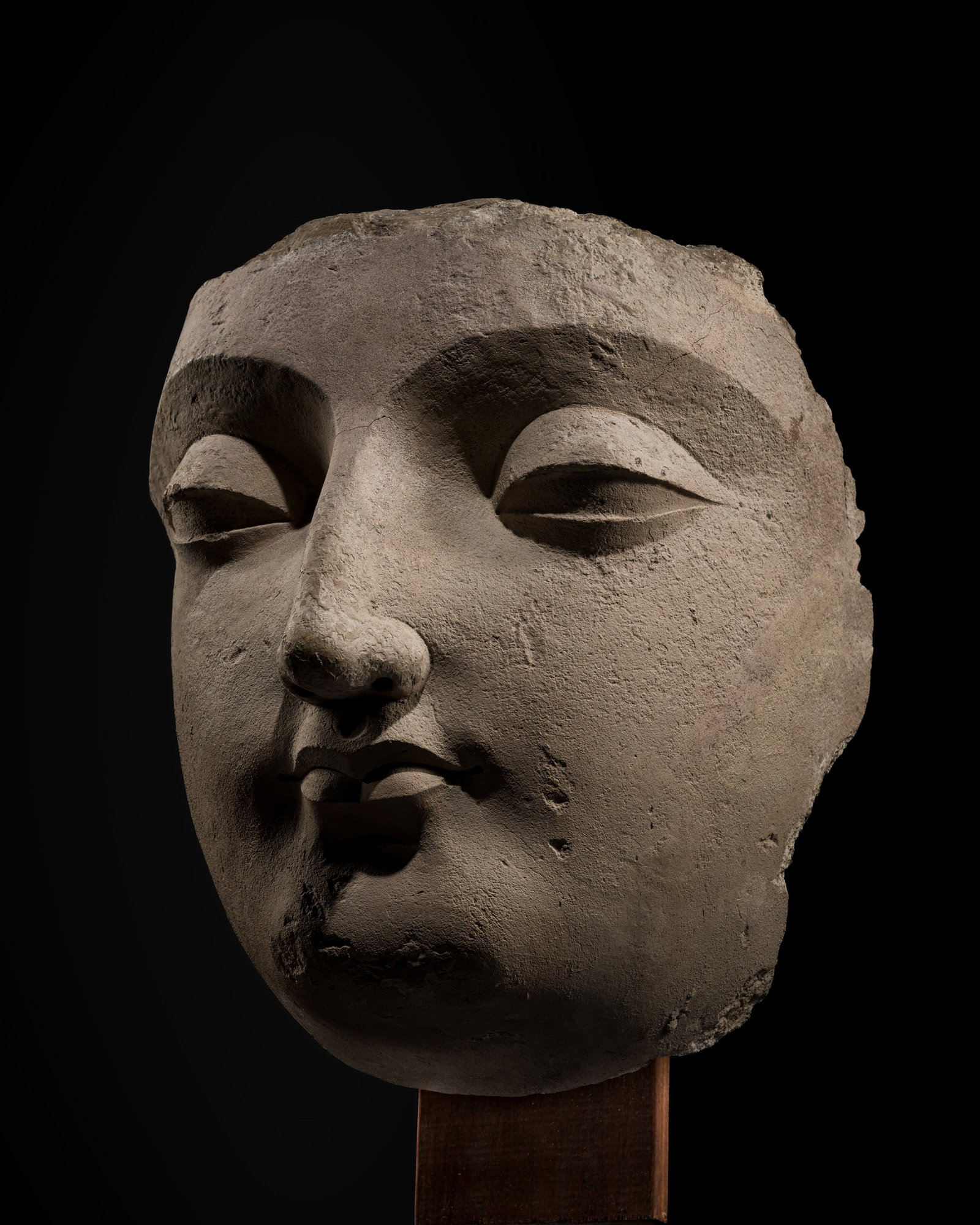 A MONUMENTAL STUCCO HEAD OF BUDDHA, ANCIENT REGION OF GANDHARA, CIRCA 4TH-5TH CENTURY (1 of 16)