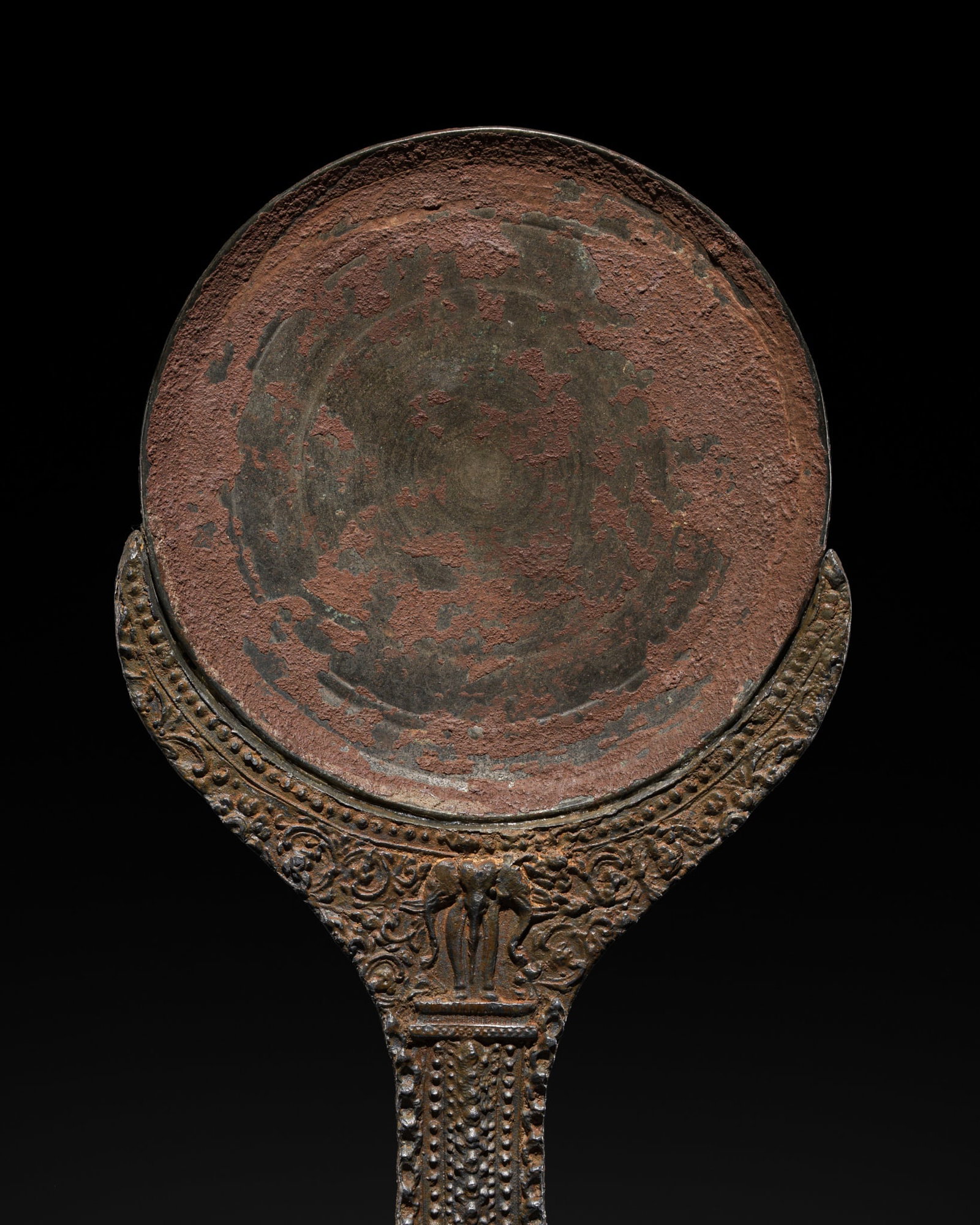 A VERY RARE BRONZE MIRROR WITH ICHTHYOMORPHIC HANDLE, ANGKOR WAT STYLE, 12TH CENTURY (1 of 12)