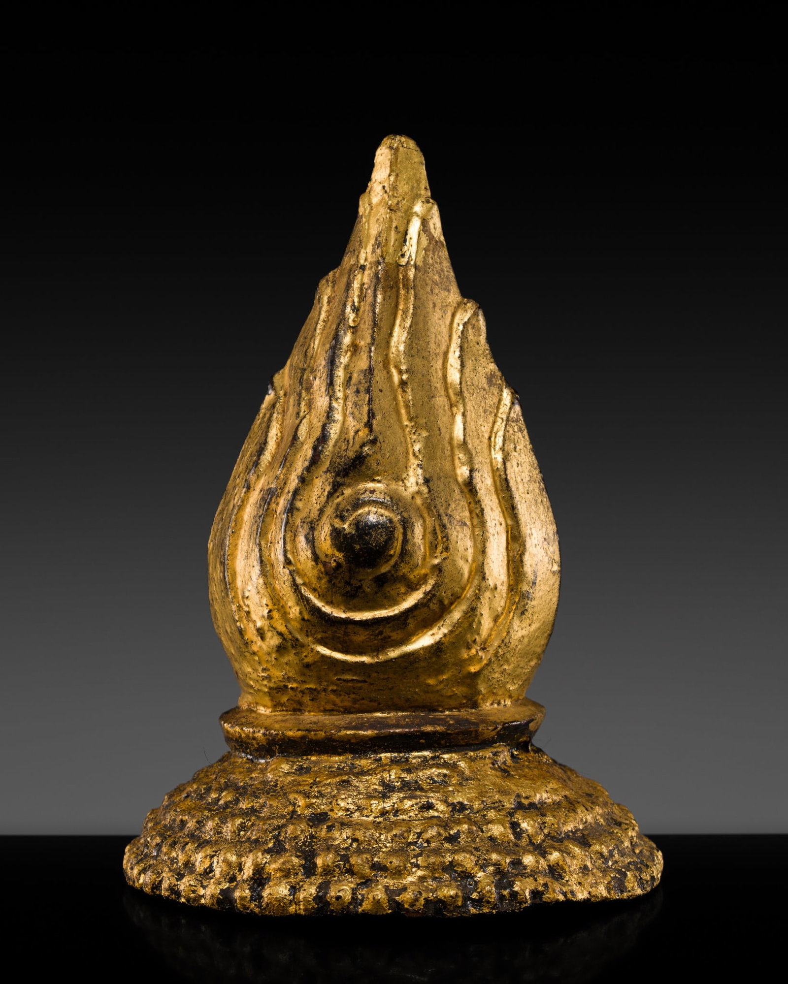 A RARE GILT SANDSTONE BUDDHA'S ENLIGHTENMENT FLAME, SIRASPATA, AYUTTHAYA KINGDOM (1 of 10)