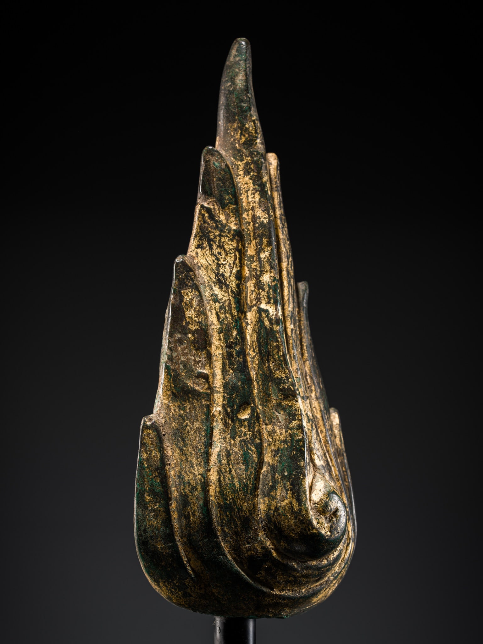 A LARGE GILT BRONZE BUDDHA'S ENLIGHTENMENT FLAME, SIRASPATA, AYUTTHAYA KINGDOM (1 of 11)