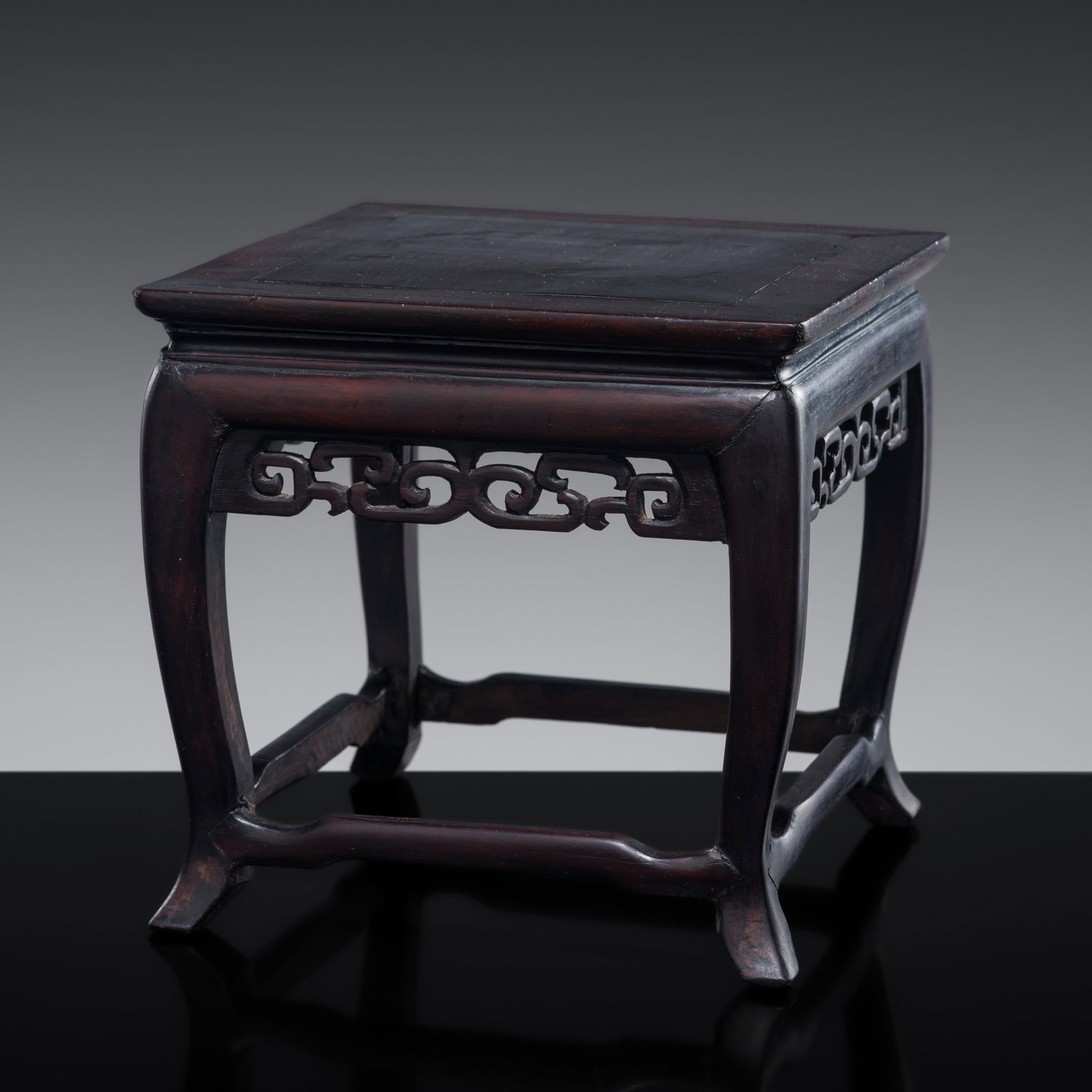 A HONGMU TABLE-FORM STAND, 19TH CENTURY (1 of 9)