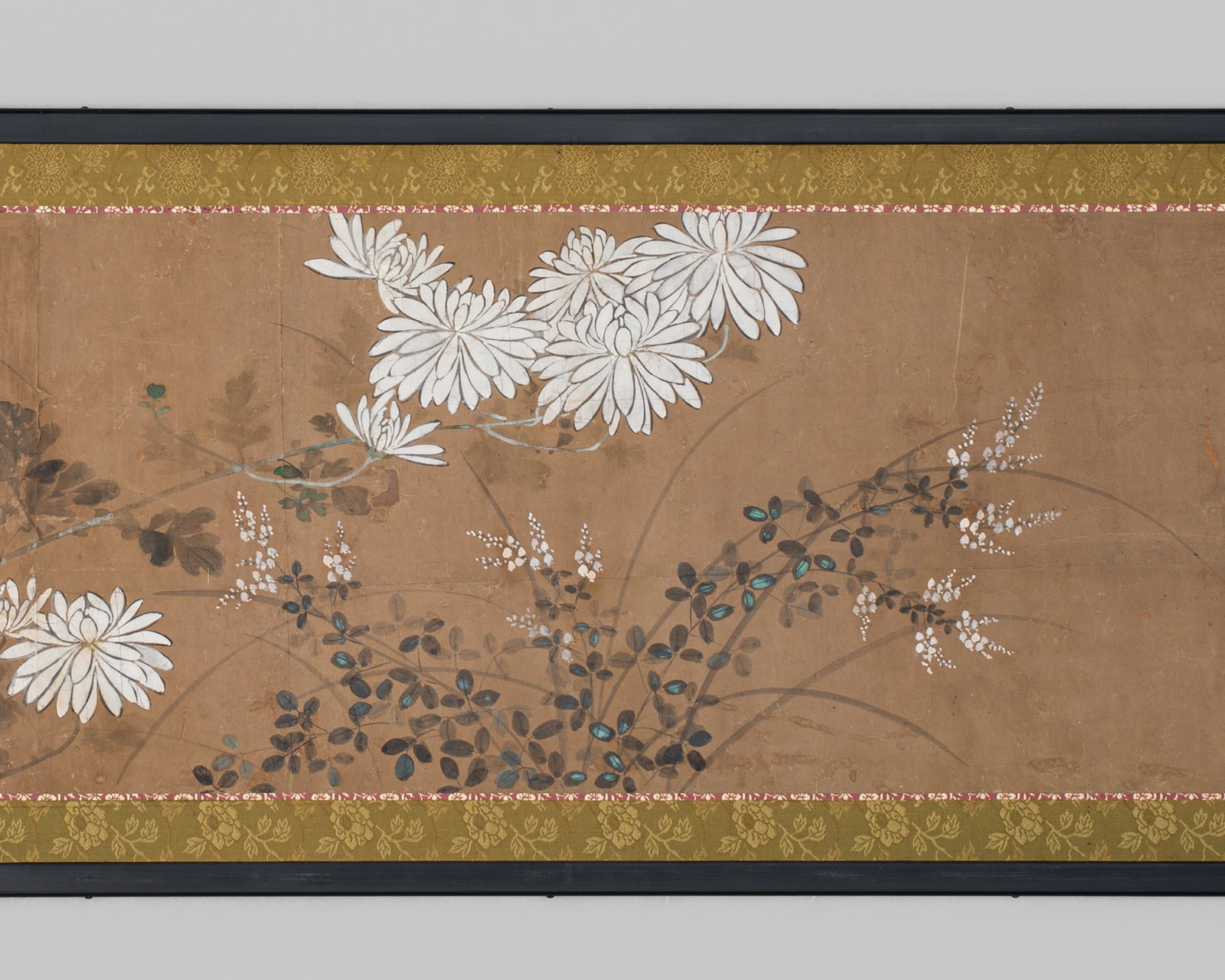 A FINE TWO-PANEL 'CHRYSANTHEMUM' FUROSAKI BYOBU (FOLDING TEA SCREEN), EDO PERIOD: A FINE TWO-PANEL 'CHRYSANTHEMUM' FUROSAKI BYOBU (FOLDING TEA SCREEN), EDO PERIOD This lot is from a single owner collection and is therefore offered without reserve Japan, 1615-1868. Ink, watercolors,