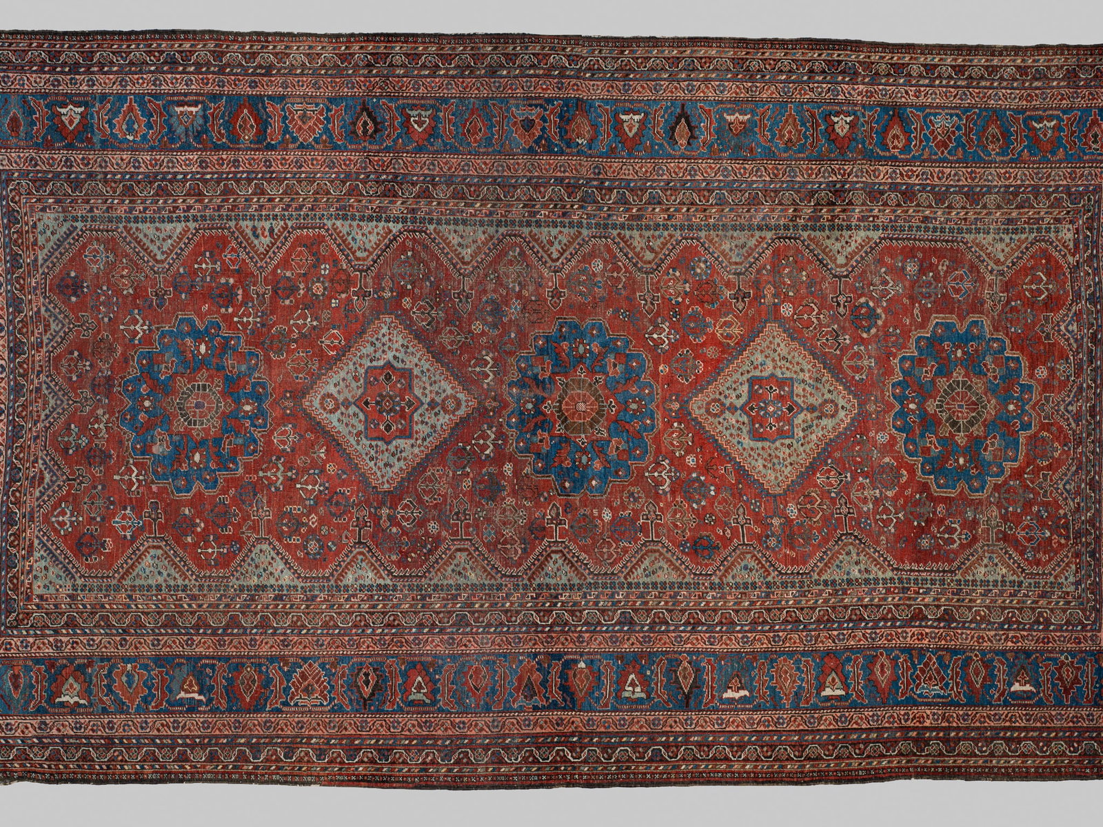 A LARGE SHIRAZ WOOL CARPET, SOUTHERN PERSIA (1 of 16)