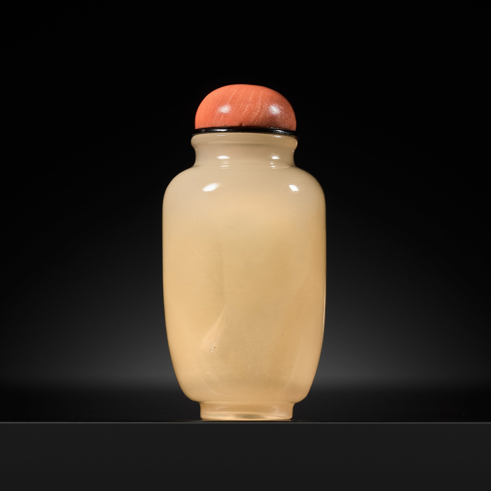 AN IMPERIAL AGATE SNUFF BOTTLE, 1770-1830: AN IMPERIAL AGATE SNUFF BOTTLE, 1770-1830 Expert's note: The Palace Workshops reserved exceptionally pure and evenly colored agates for imperial production. Material of this clarity and consistency wa