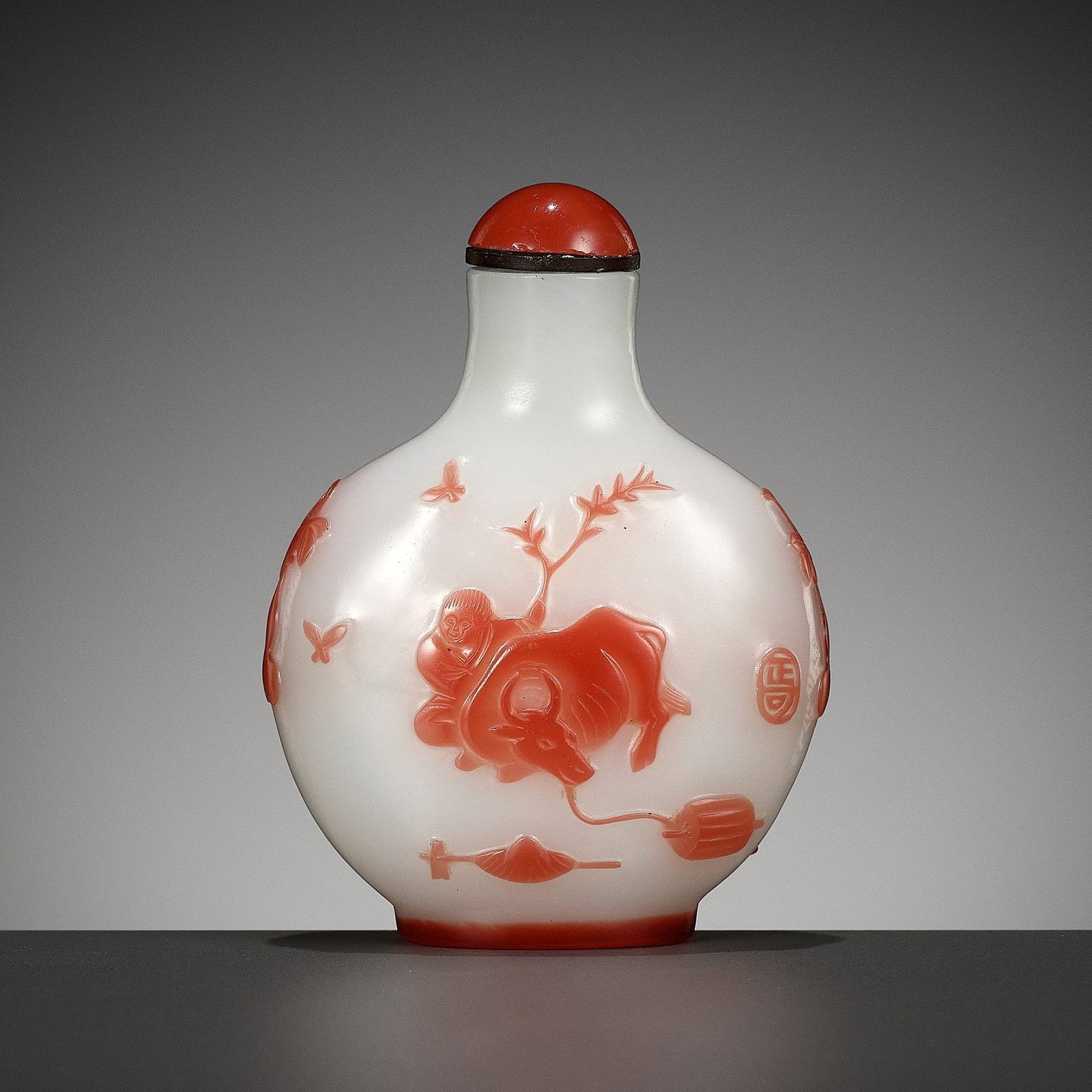 AN INSCRIBED RED-OVERLAY WHITE GLASS SNUFF BOTTLE, ATTRIBUTED TO LI JUNTING, YANGZHOU SCHOOL, CHINA, (1 of 19)