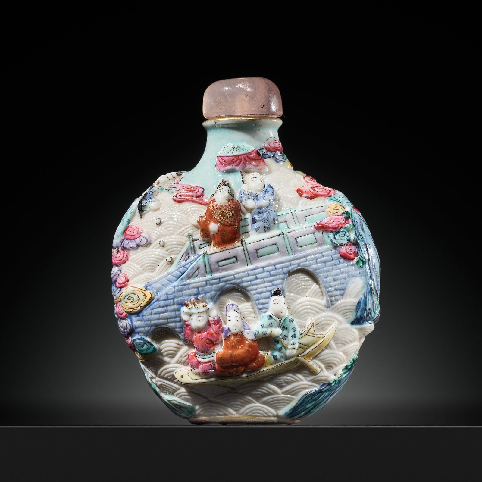 A MOLDED FAMILLE ROSE ENAMELED PORCELAIN 'LUOYANG BRIDGE' SNUFF BOTTLE, JINGDEZHEN KILNS, EARLY 19TH: A MOLDED FAMILLE ROSE ENAMELED PORCELAIN 'LUOYANG BRIDGE' SNUFF BOTTLE, JINGDEZHEN KILNS, EARLY 19TH CENTURY China, circa 1800-1830. Of spade form rising from an oval foot to a gently waisted neck wit