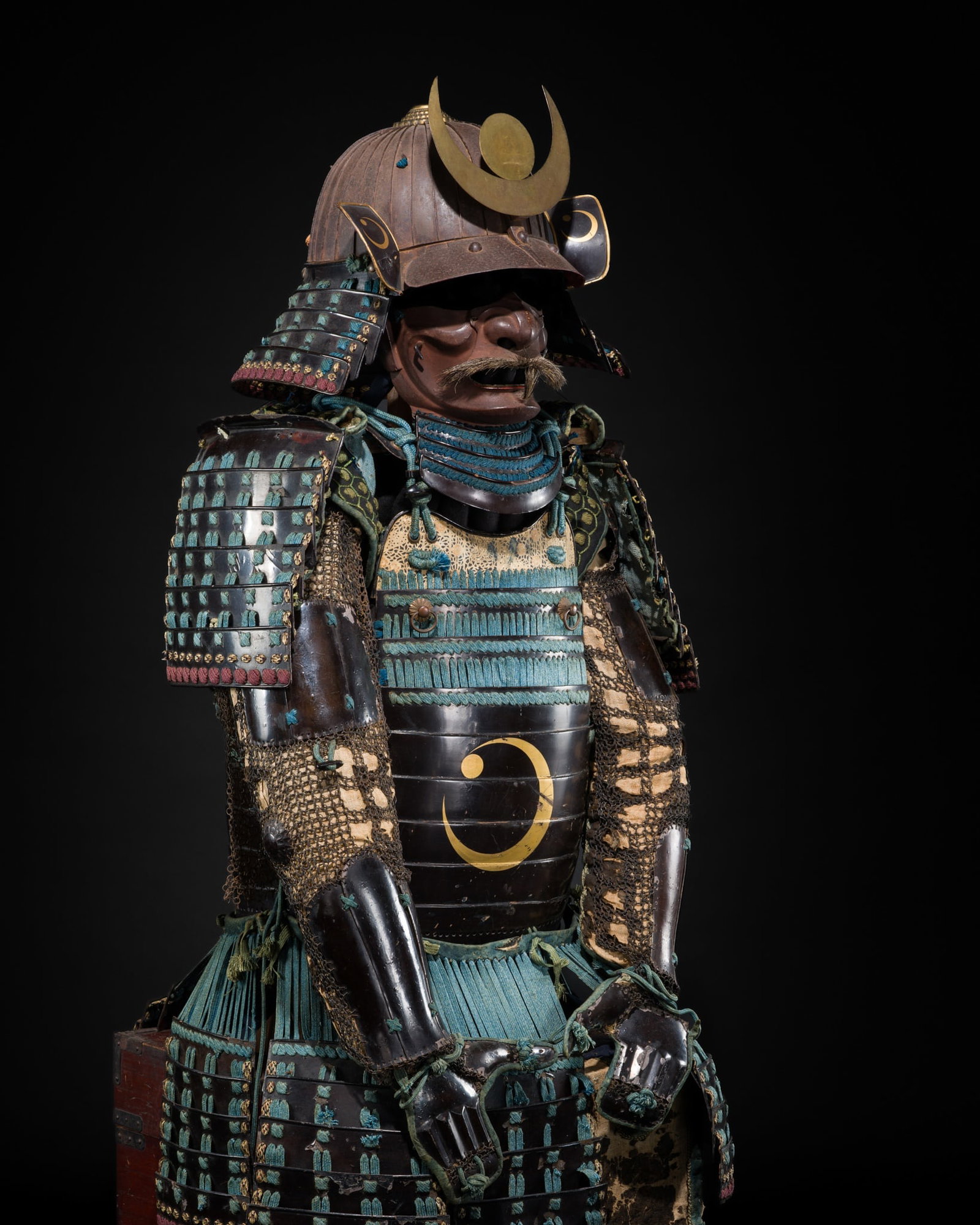 AN OKEGAWA NIMAI-DO GUSOKU (TWO-PIECE CUIRASS ARMOR) AND AN IRON SUJIBACHI KABUTO (1 of 20)
