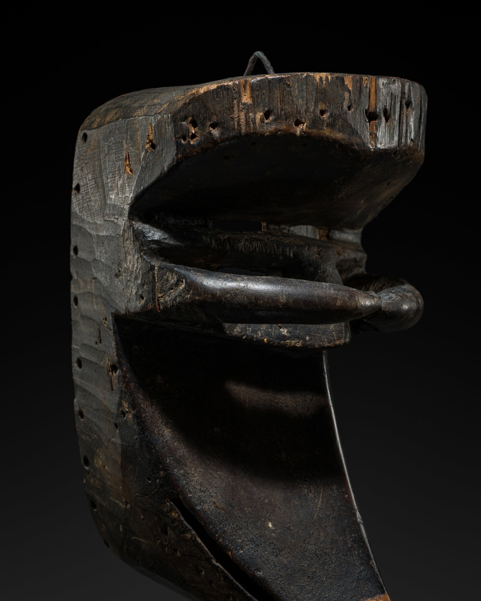 A GUERE WOOD MASK, 20TH CENTURY: A GUERE WOOD MASK, 20TH CENTURY This lot is from a single owner collection and is therefore offered without reserve Côte d'Ivoire. Boldly carved with a long tapering face with two horns extending