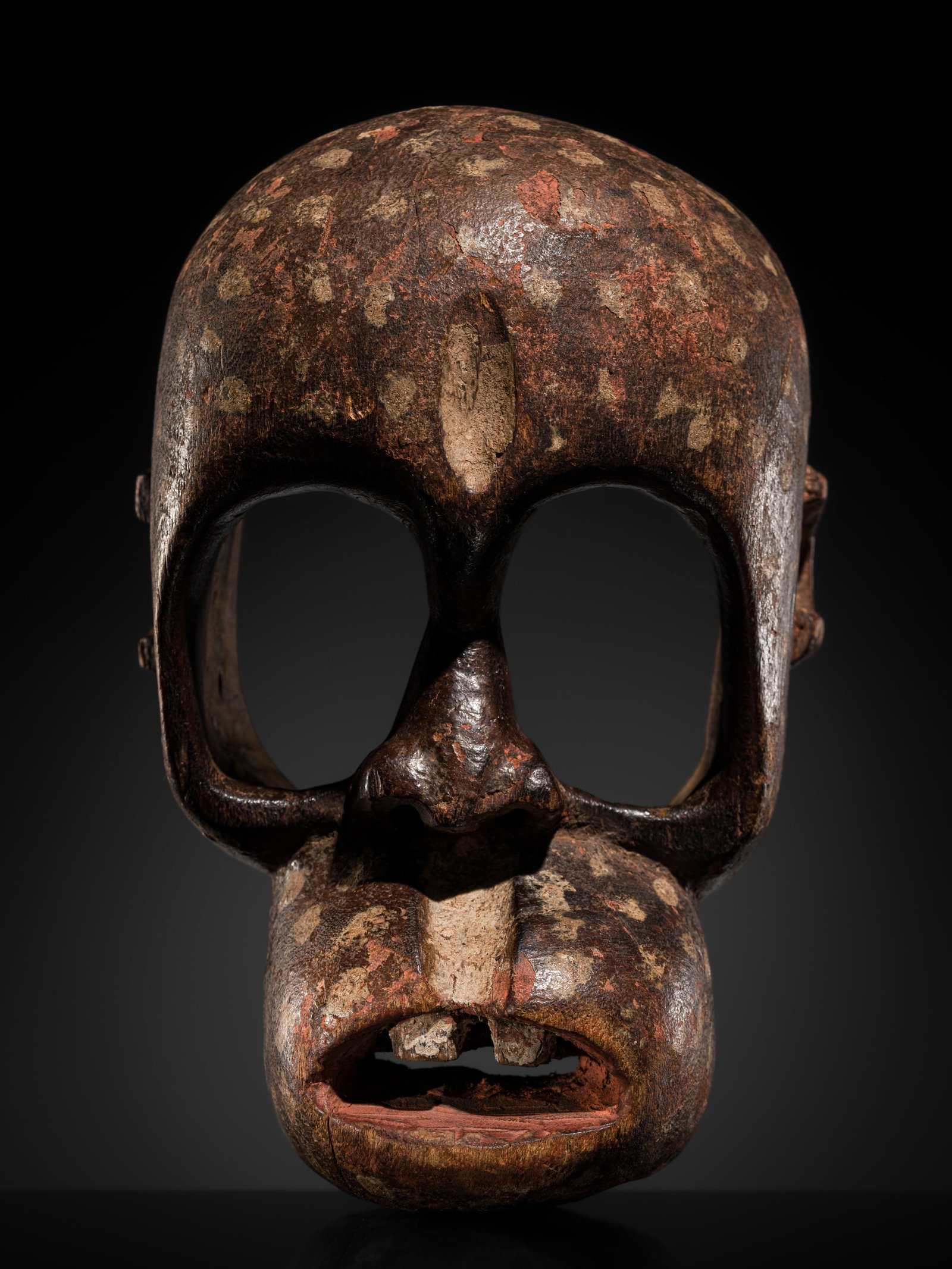 A WOOD CHIMPANZEE MASK, IVORY COAST, 20TH CENTURY: A WOOD CHIMPANZEE MASK, IVORY COAST, 20TH CENTURY This lot is from a single owner collection and is therefore offered without reserve Of oval form with a rounded forehead, large, hollowed eye aperture