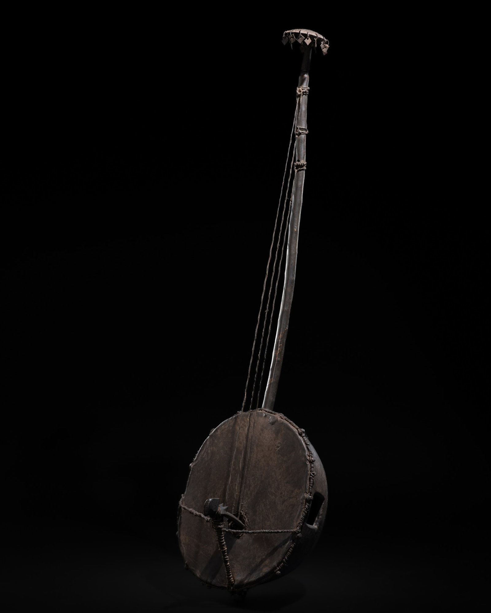 A LARGE SENUFO HARP-LUTE, KORIKAARIYE, 19TH-EARLY 20TH CENTURY: A LARGE SENUFO HARP-LUTE, KORIKAARIYE, 19TH-EARLY 20TH CENTURY This lot is from a single owner collection and is therefore offered without reserve Côte d'Ivoire. The three-stringed instrument wit