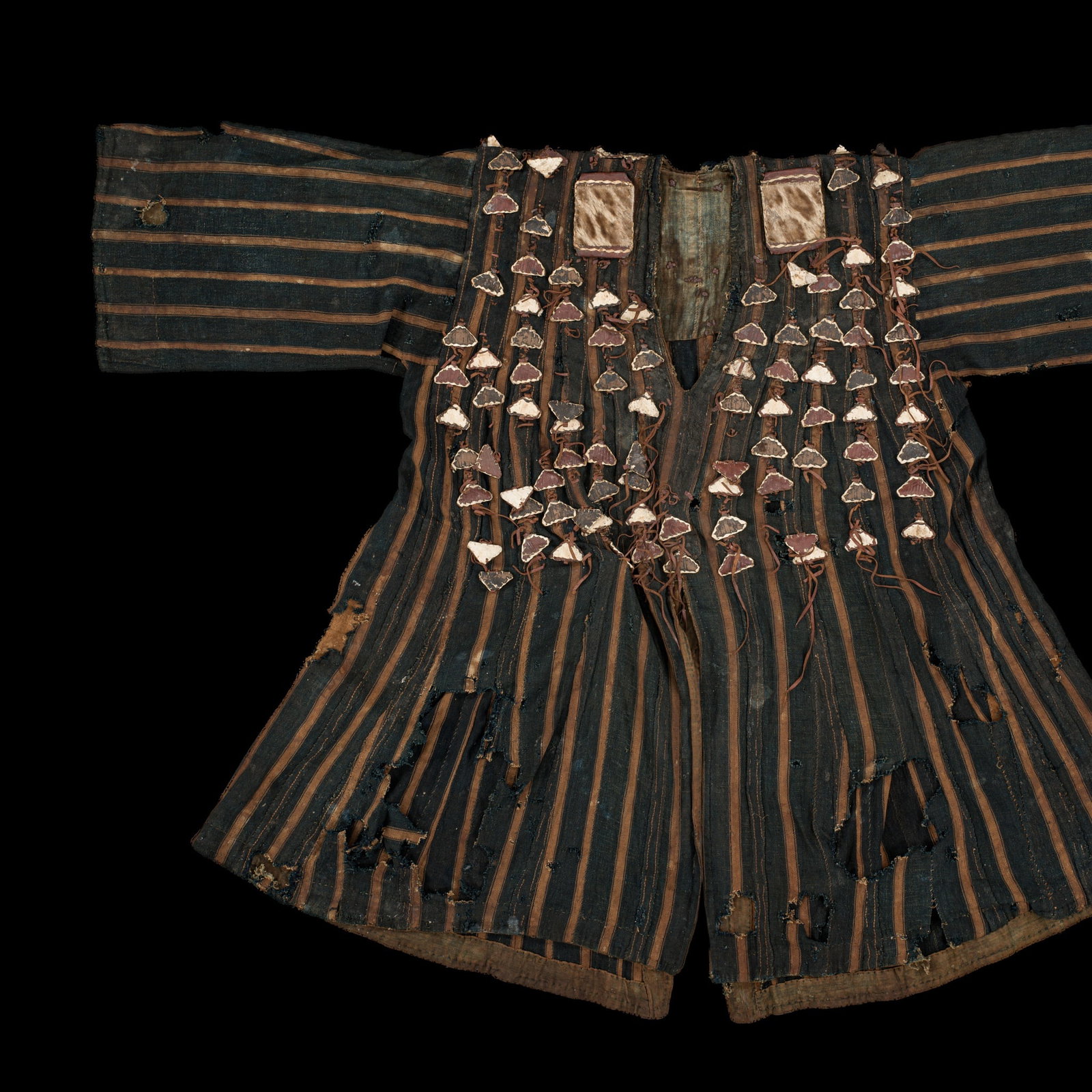 AN AKAN WAR SHIRT, BATAKARI, 20TH CENTURY (1 of 8)
