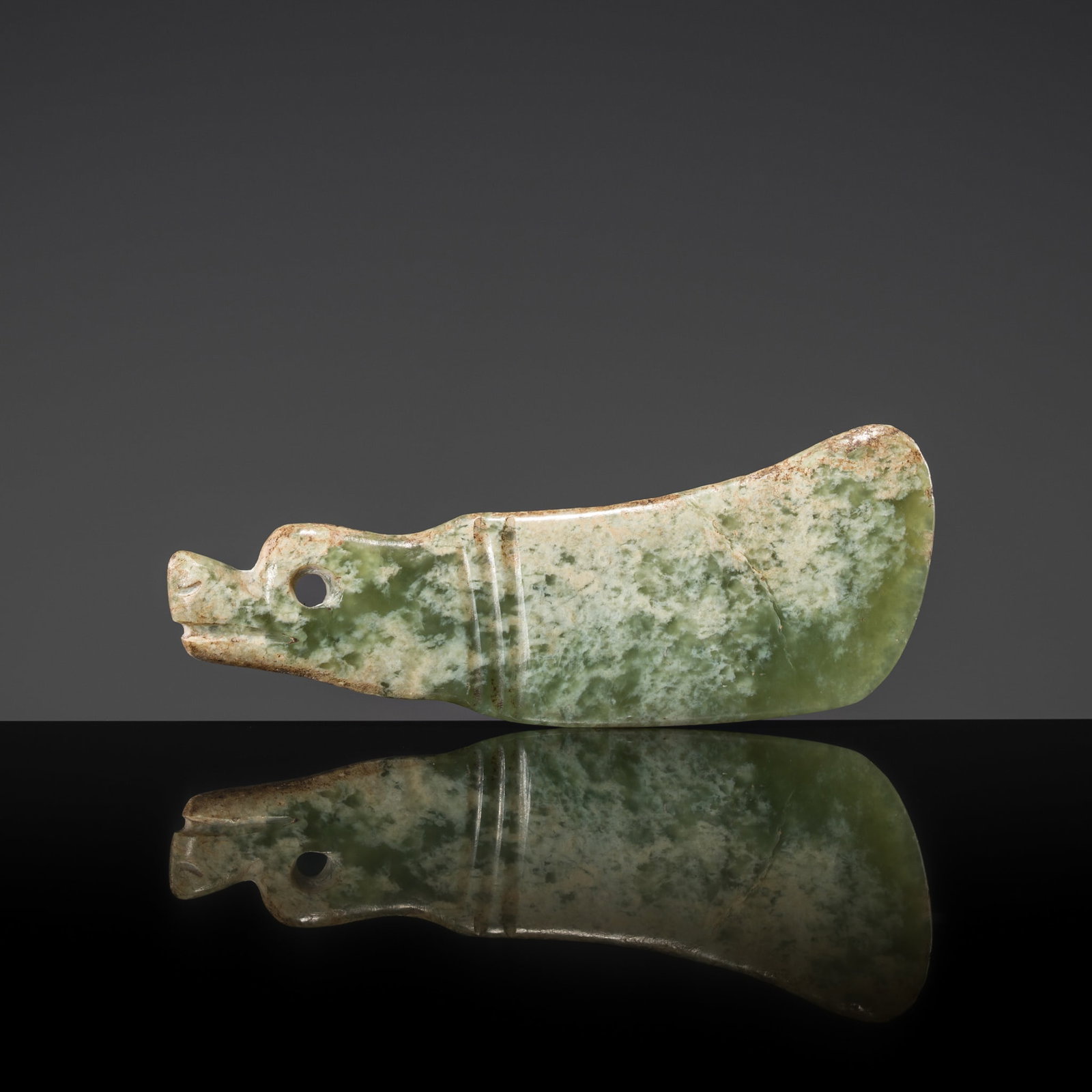 AN AXE-SHAPED GREEN JADE ZOOMORPHIC PENDANT, HONGSHAN CULTURE (1 of 11)