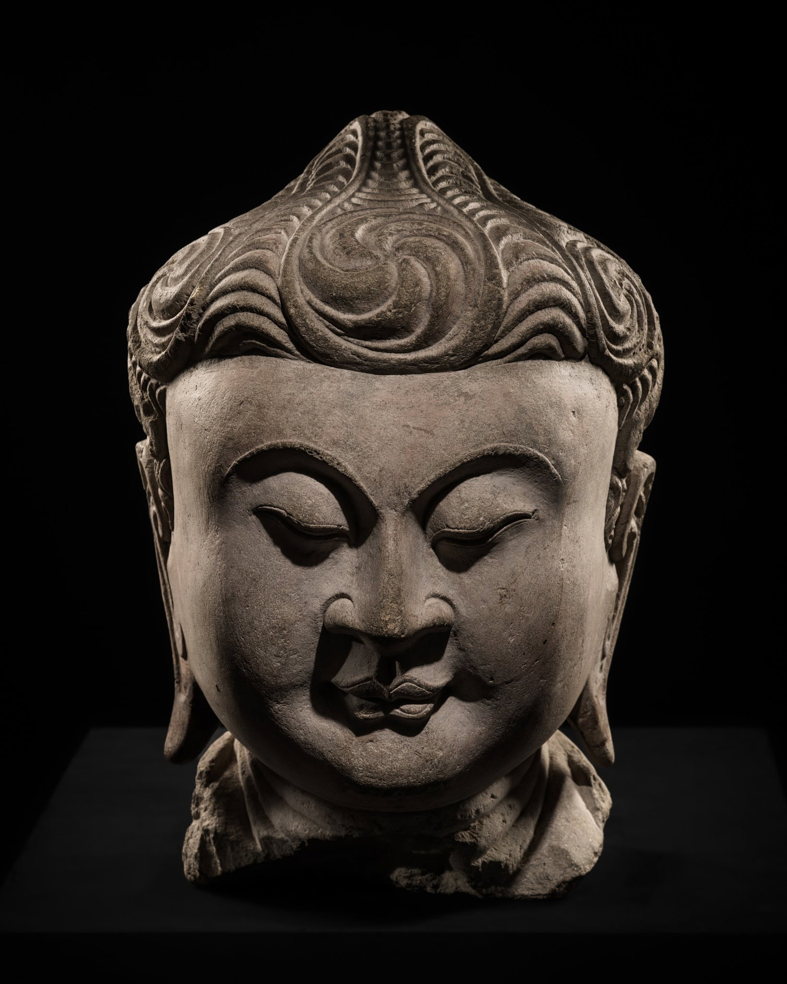 A MONUMENTAL (59 CM, 104 KG) LIMESTONE HEAD OF BUDDHA, PROBABLY TIANLONGSHAN GROTTOES, NORTHERN (1 of 20)