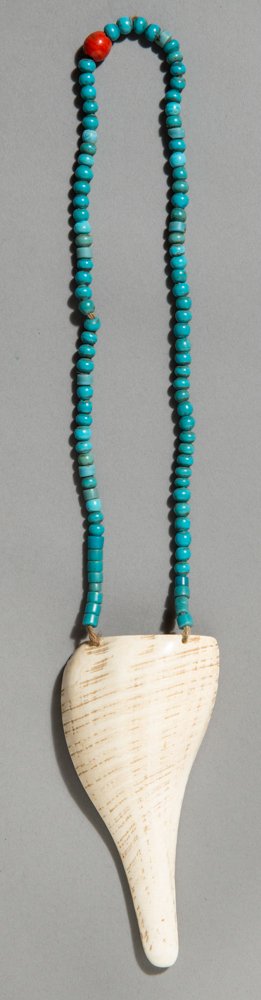 DECORATIVE NECKLACE WITH CONCH SHELL: INDIA, ANGAMI-NAGA, 1st half 20th cent. or earlier. Glass, shell. This colorful necklace with a white half conch shell allows a view in the half interior while the front demonstrates lineal decoration