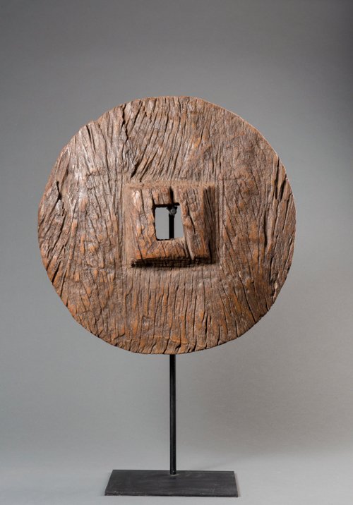 LARGE OLD WOODEN WHEEL: THAILAND. Very decorative due to the lively structure and weathering. Mounted on a bronze stand. Provenance: German private collection. Diameter 51 cm