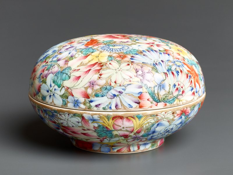 COVERED CONTAINER WITH "MILLE FIORI" DECOR (1 of 7)