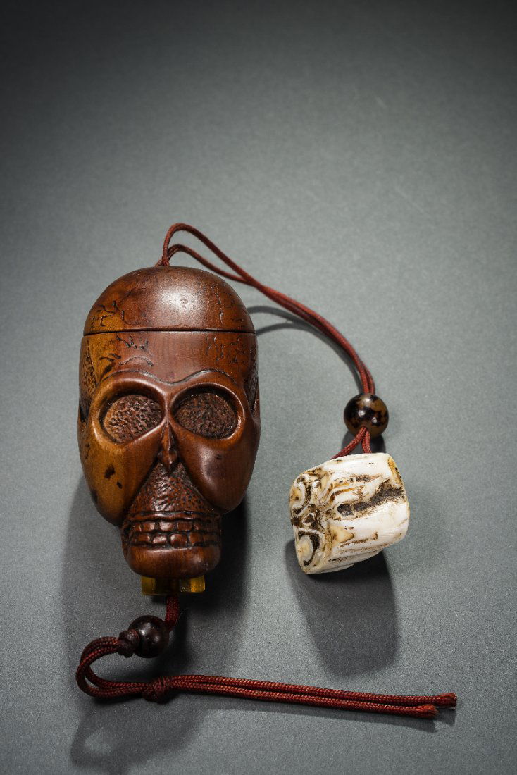 NETSUKE WITH SAGEMONO (1 of 6)