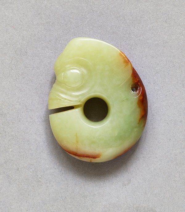 SMALL ‘DRAGON’-SHAPED PENDANT (1 of 2)