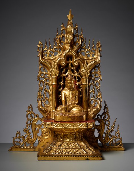 SMALL COMPLETE ALTAR PALIN WITH BUDDHA: Wood, lacquer and gilding. Burma/ Myanmar, South. Chin State, 19th / 20th cent. A charming work with plenty openwork! The terms “altar” and “throne” are not distinguished in th