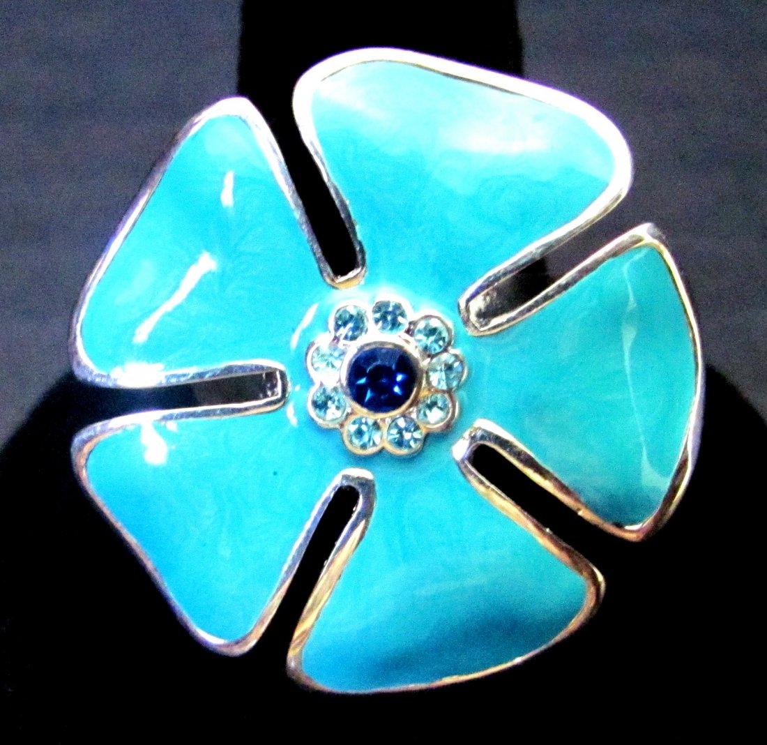 .925 Sterling Silver and Turquoise Ring - Size 8: .925 Sterling Silver and Turquoise Ladies Ring - Size 8