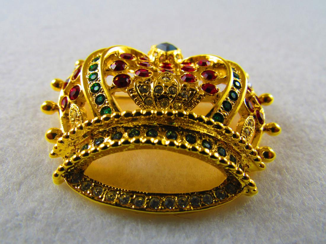 KJL crown brooch (1 of 3)