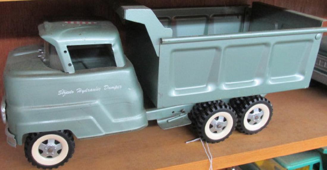 Structo Hydraulic Dump Truck (1 of 2)