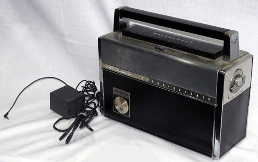 A Zenith Royal 3000-1 Transistor Portable Radio: Even the guide is there, good condition, showing the Trans-Oceanic portable 9 band 11 tuned circuits on FM, AM band has 10 tuned circuits. Probably from the mid to late 1960s.