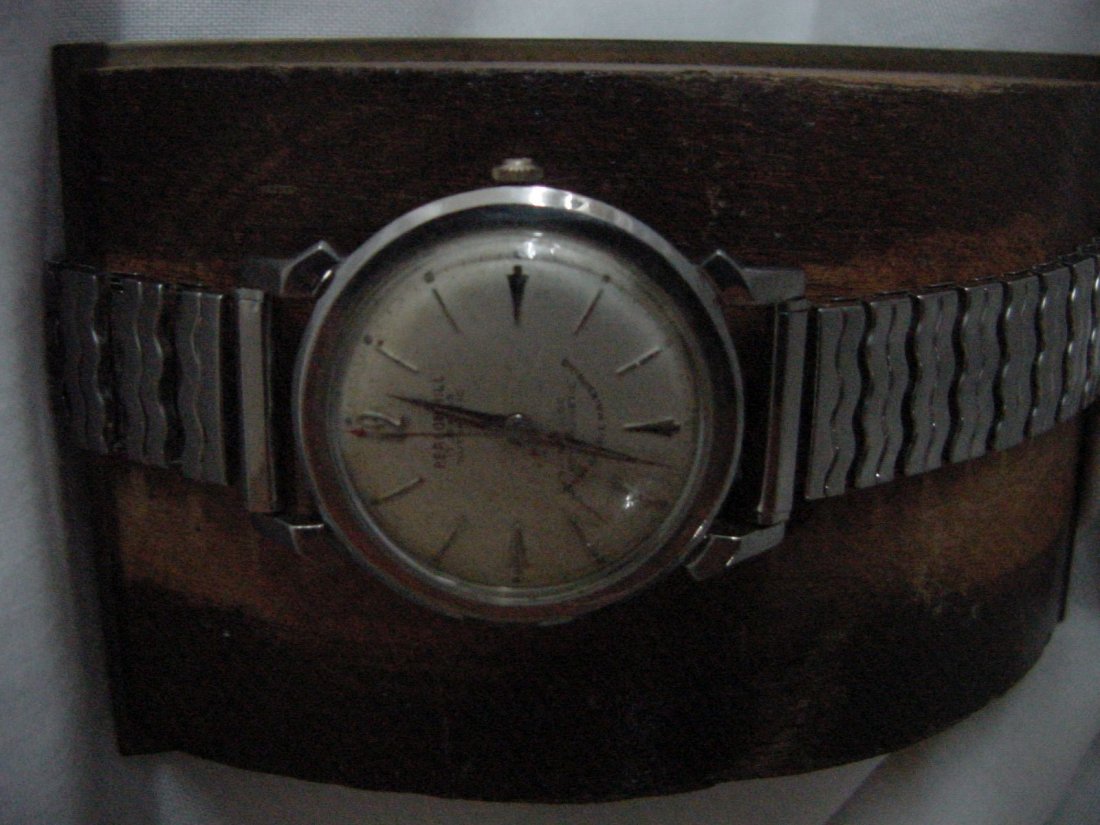 Incabloc 17 Jewel Beacon Hill Wrist Watch: Beacon Hill by Incabloc, 17 Jewel Automatic men's wrist watch, takes off when placed on a wrist, Swiss movement, Antimagnetic, plated case, probably from circa 1950s.Working second hand.