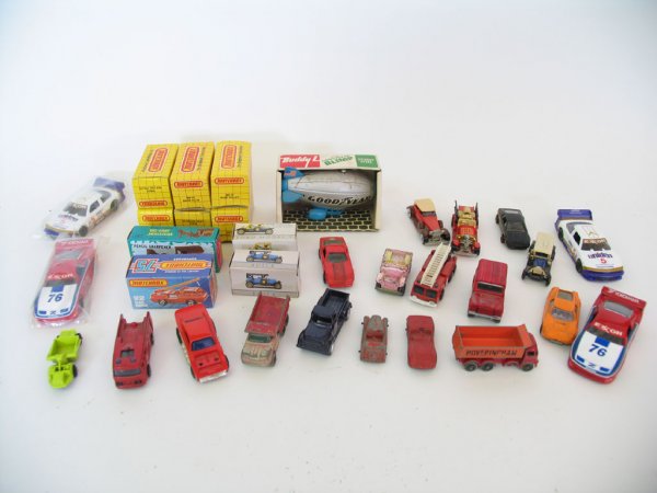 (25+) Matchbox, Hot Wheels, Tootsie Toys Cars: (7) Matchbox Orig. Boxes; 3 Tootsie Toy Cars; Matchbox Cars, BuddyL Goodyear Blimp, Hot Wheels Cars, & More