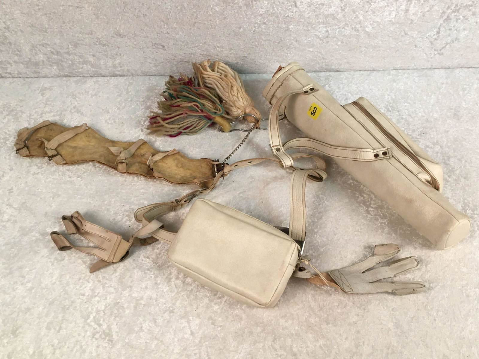 Vintage Womens Leather Competition Shooting Quiver Set: Vintage Womens Leather Competition Shooting Quiver Set Complete with Arm Guard, Shooting Guard, Browning Bow Sight Reticle, Bow Strings, and More. Zipper Handle Detatched Along Quiver.