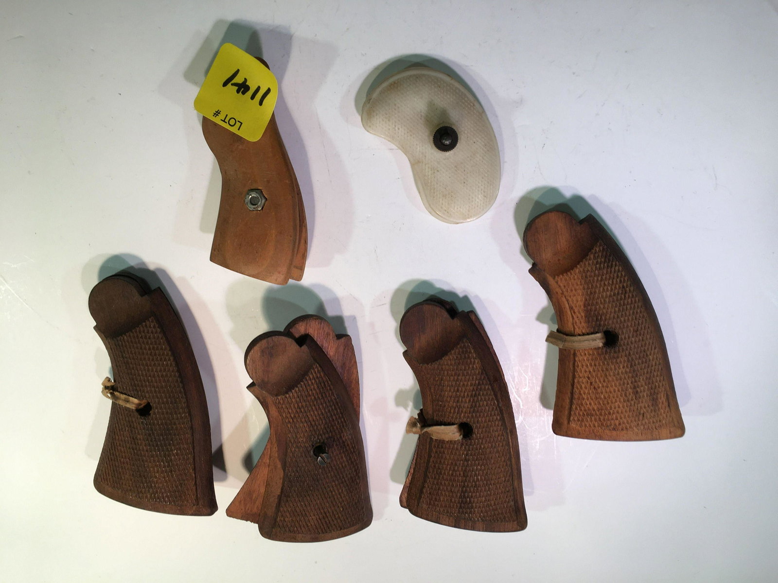 (6) Pistol Grips: (6) Pistol Grips