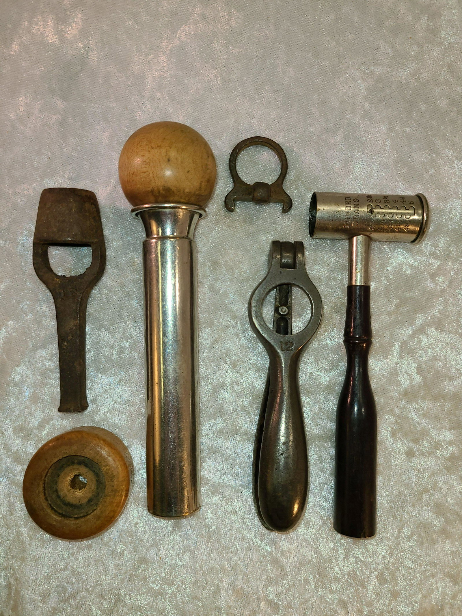 5-Piece 12 Ga. Hand Load Reloading Set. Set Contains: 5-Piece 12 Ga. Hand Load Reloading Set. Set Contains Nickle Hand Loader, Wad Cutter, Powder Measure, Primer Seating Tool, Shell Extractor