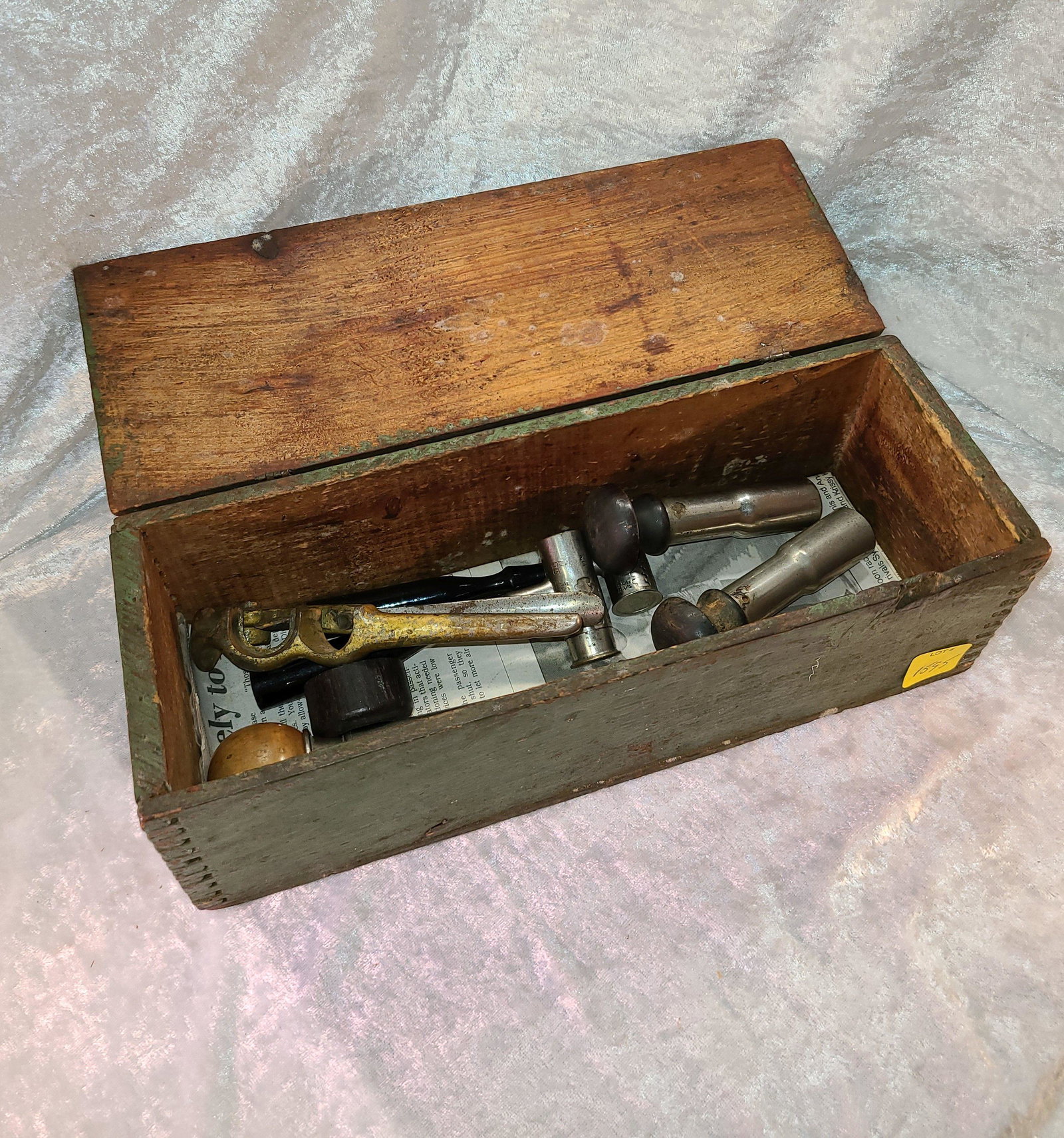 Small Dovetailed Reloading Box. Box Contains (2) Powder: Small Dovetailed Reloading Box. Box Contains (2) Powder Measures, (2) Hand Loaders & Primer Seating Tool 12" X 4 1/2"