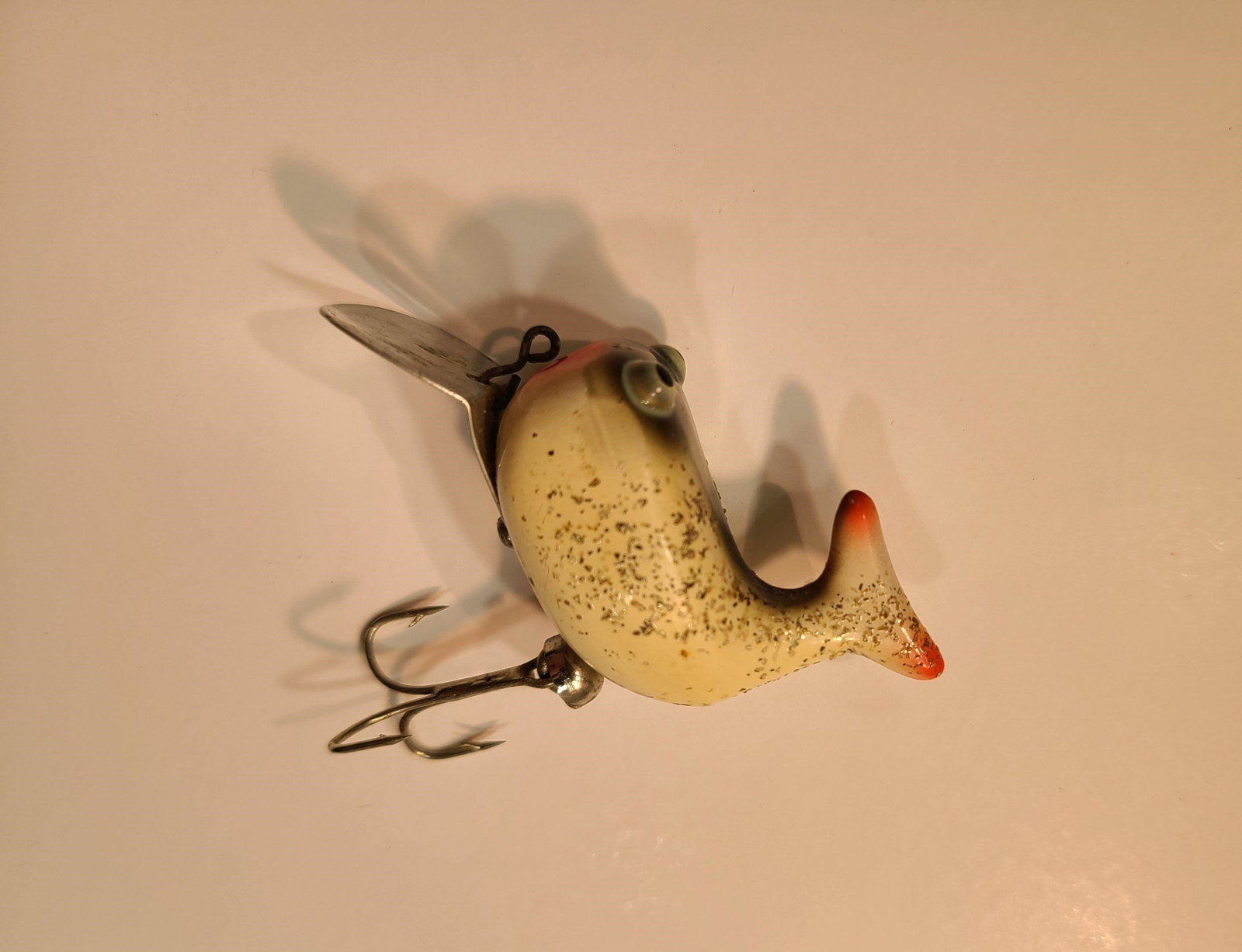 Vintage Heddon Hi-Tail Fishing Lure: Vintage Heddon Hi-Tail Fishing Lure