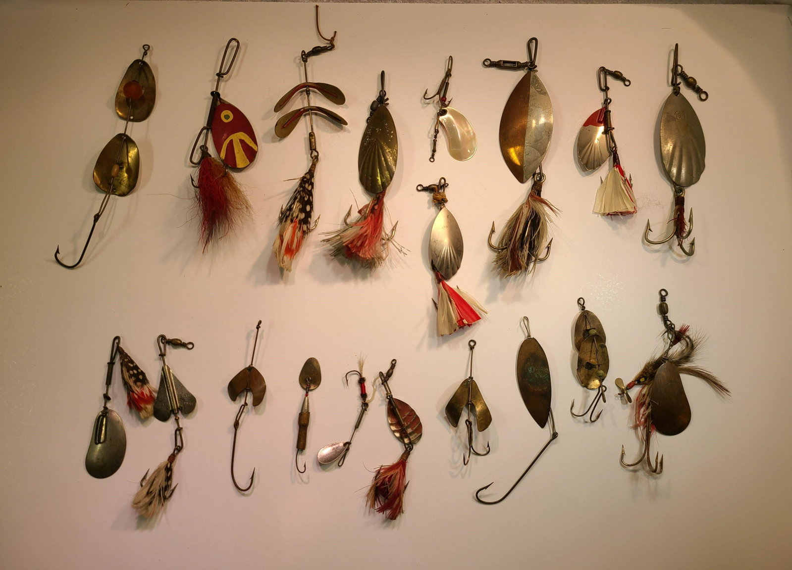 (19) Antique Metal Spinner Fishing Lures. Pflueger: (19) Antique Metal Spinner Fishing Lures. Pflueger Muskill, Rambler, Lucky Strike, C.M. Skinner, J.T. Buel, and Others